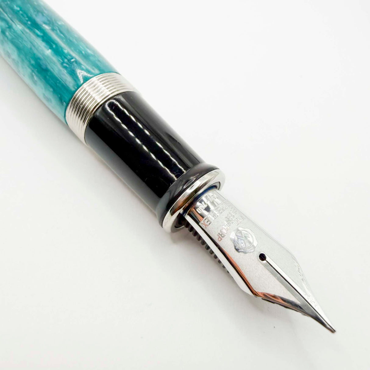 Wahl Eversharp Lustrous Marbleized Turquoise Decoband Oversized  Fountain Pen  - Superflex Medium #8 Size  1kt Gold Nib