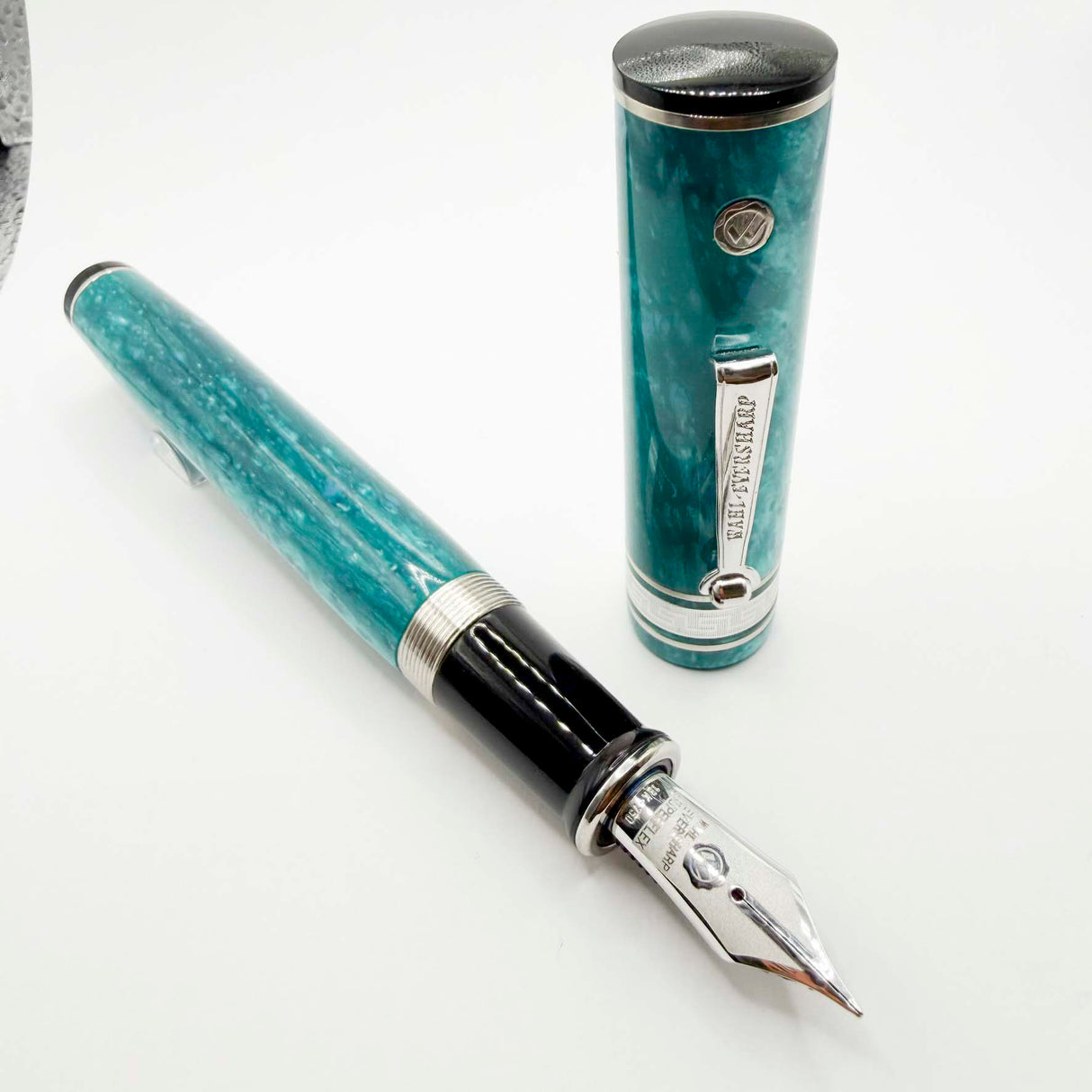 Wahl Eversharp Lustrous Marbleized Turquoise Decoband Oversized  Fountain Pen  - Superflex Medium #8 Size  1kt Gold Nib