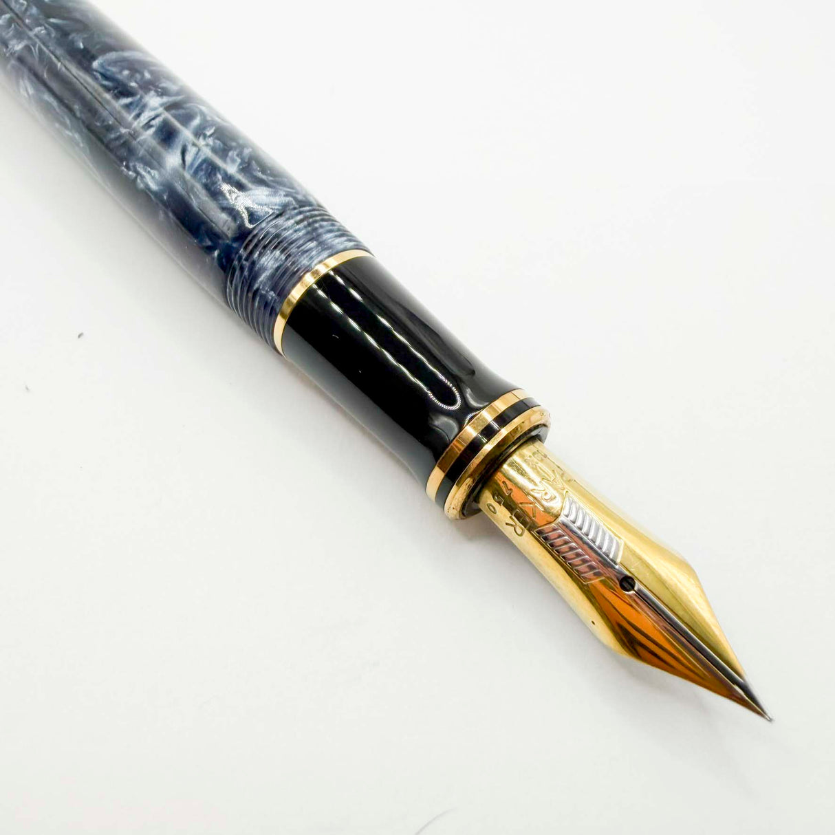 Parker Centennial (Largest Size) Duofold Blue Marble Fountain Pen - Extra Fine 18kt Gold Nib - Circa 1991