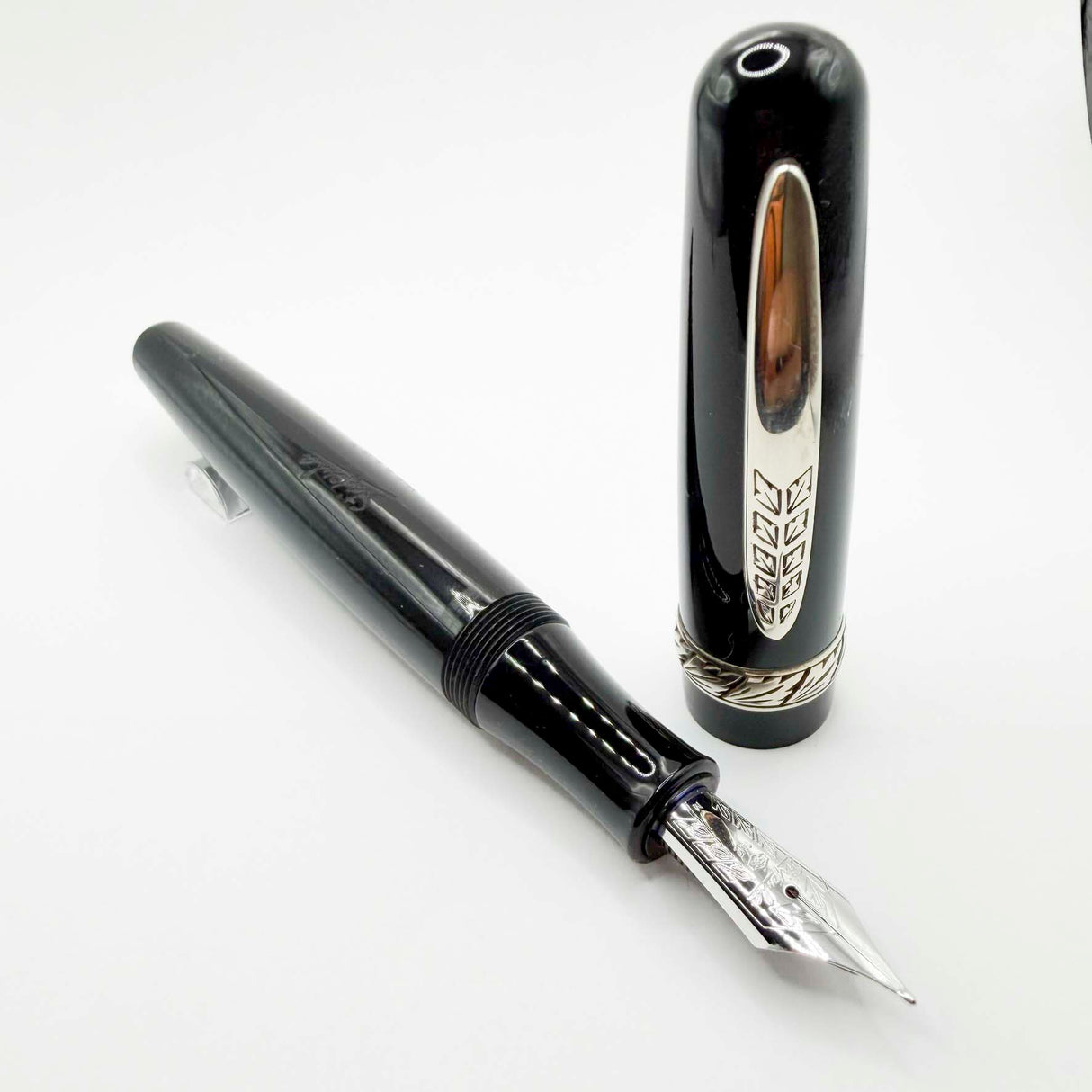 Stipula Large Size Black Etruria Fountain Pen - Medium 14kt Gold Nib