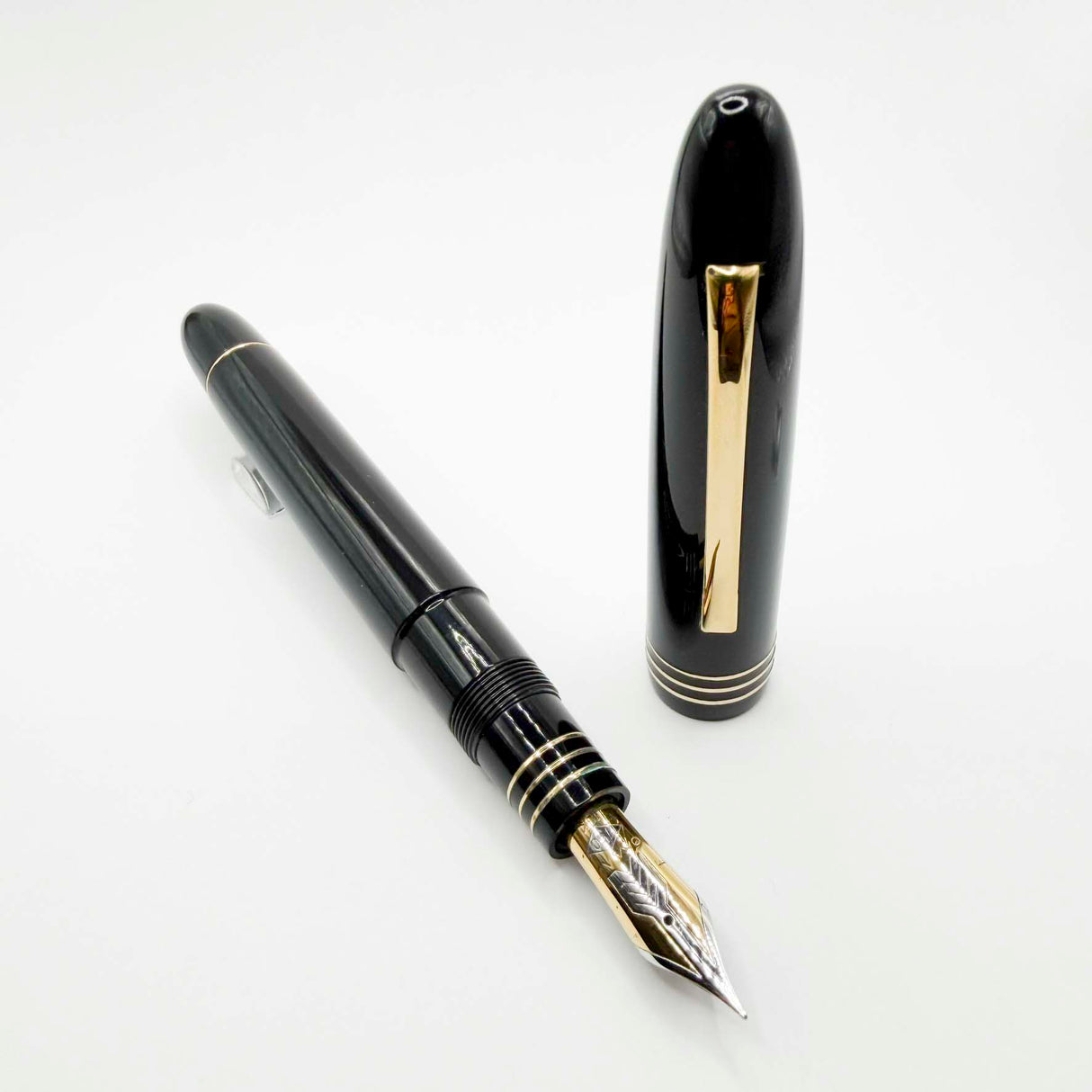 OMAS Ogiva  Museum of Modern Art New York Black Fountain Pen -  Fine 18kt Gold Nib
