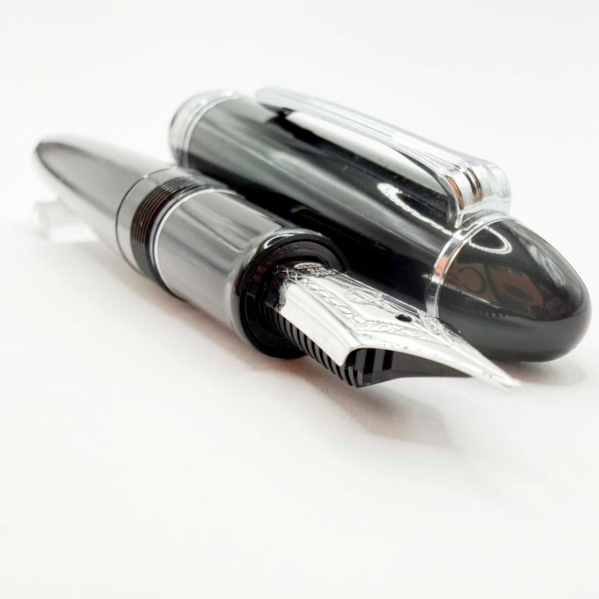 Sailor 1911L Large Black Fountain  Pen - Broad 21kt Gold Nib