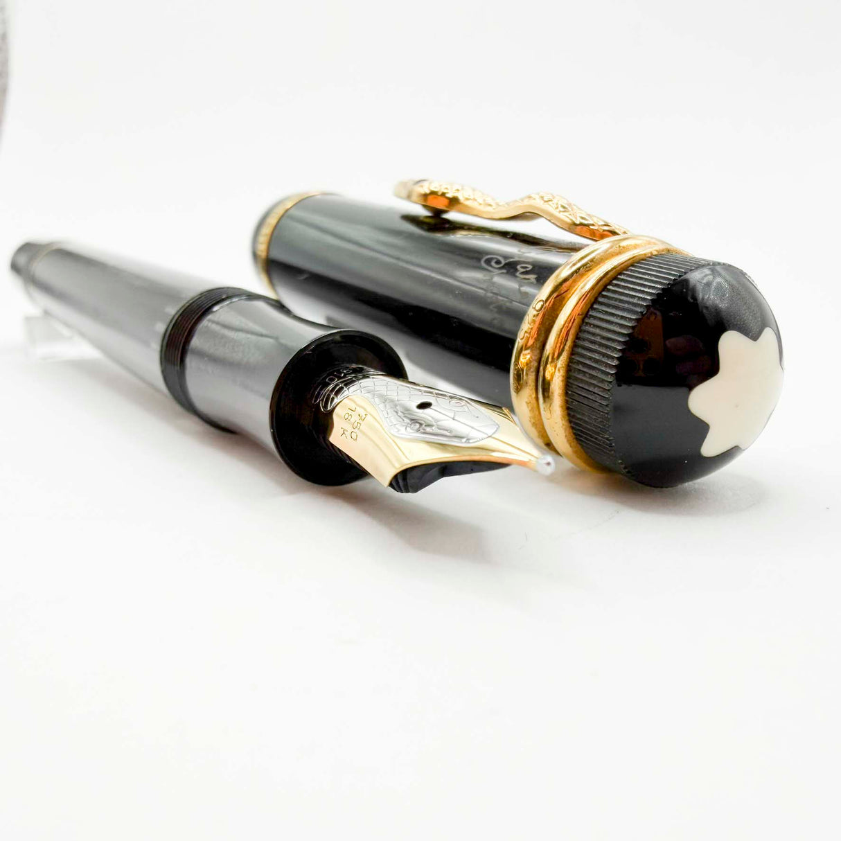 Montblanc Agatha Christie Vermeil Writer Series Limited Edition Fountain Pen - Fine 18kt Gold Nib