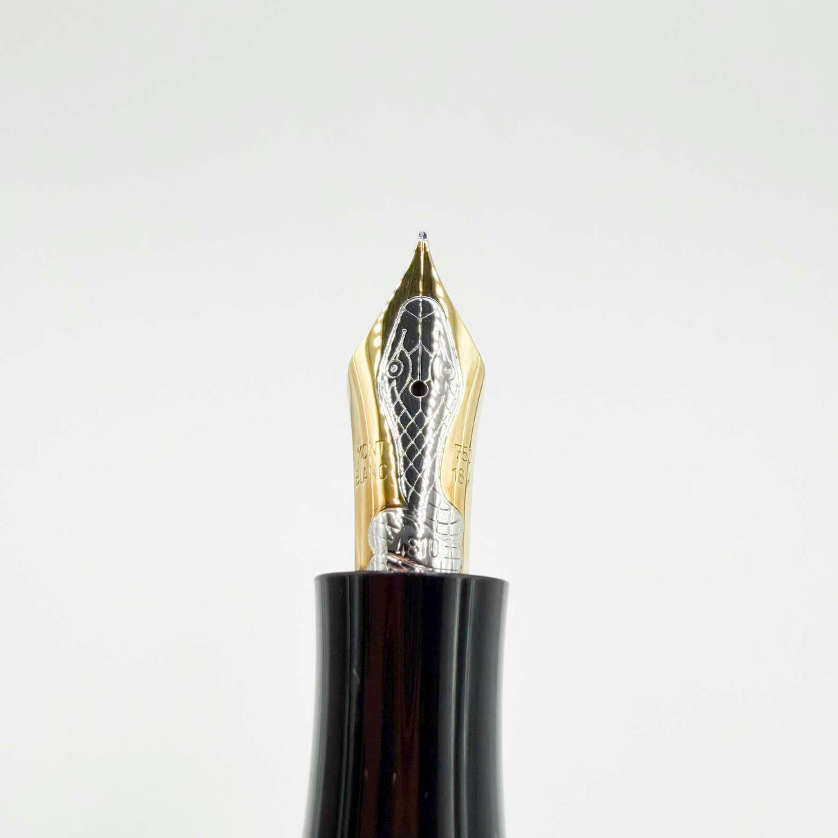 Montblanc Agatha Christie Vermeil Writer Series Limited Edition Fountain Pen - Fine 18kt Gold Nib