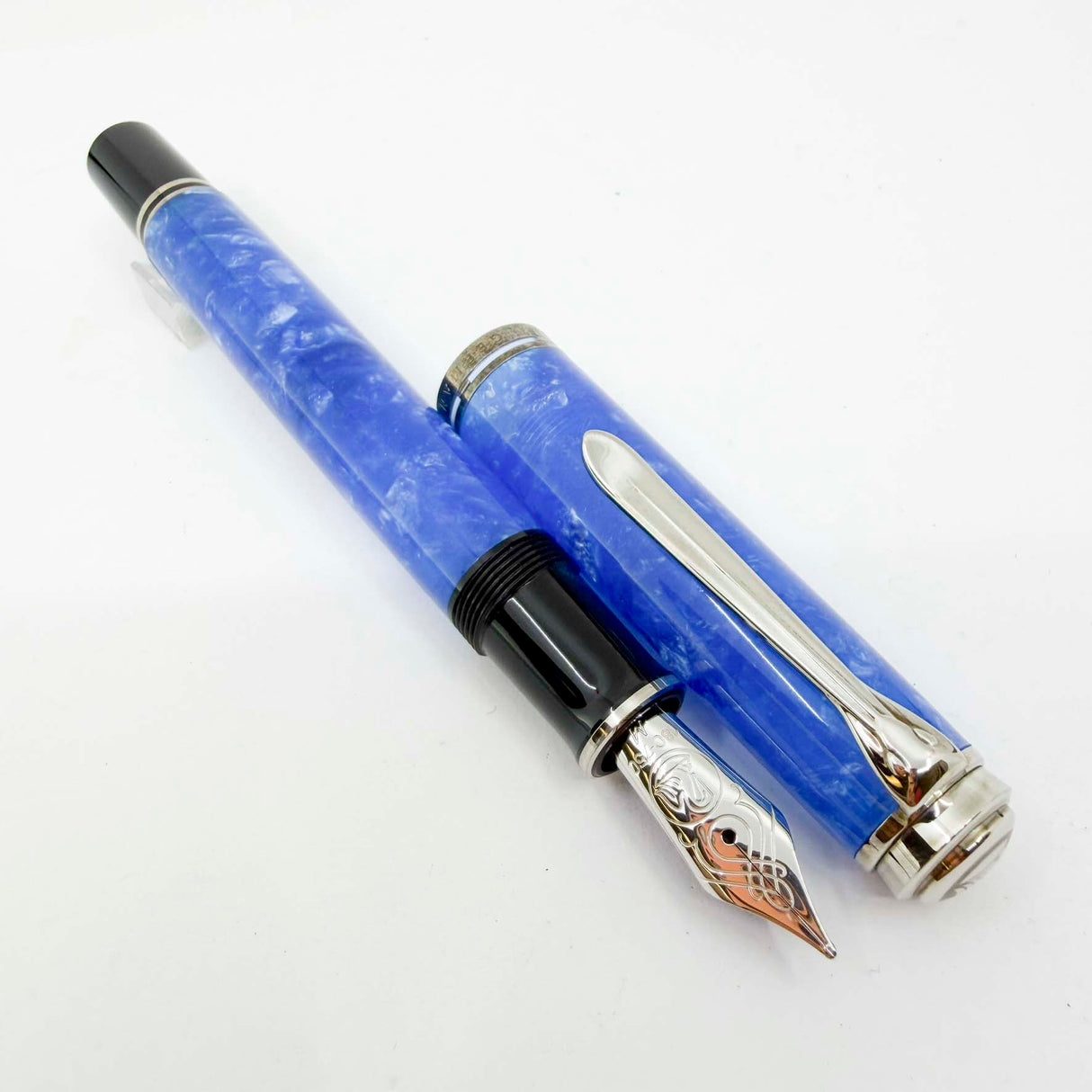 Pelikan M805 Vibrant Blue Fountain Pen - Medium 18kt Gold Nib