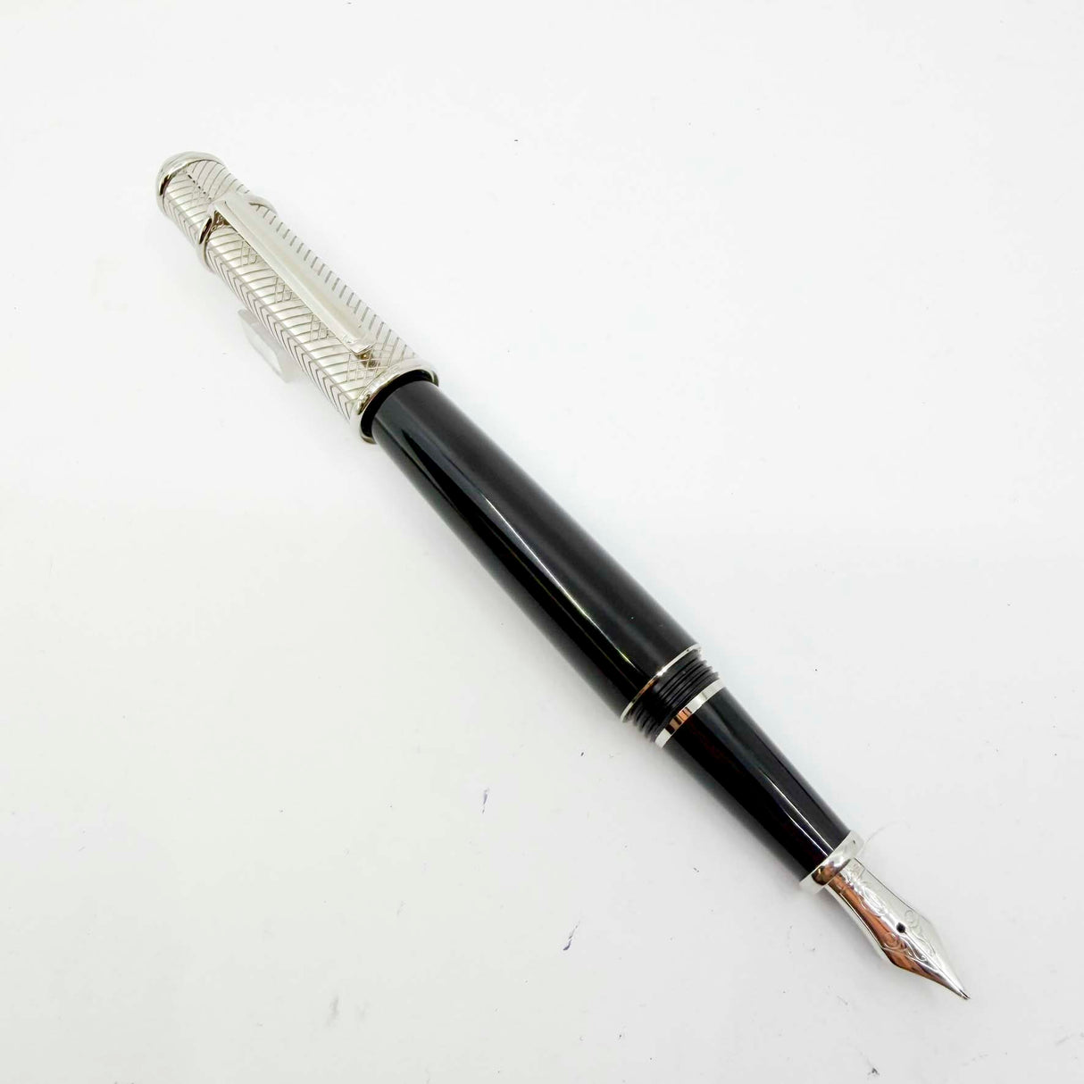 Cartier Diabolo Chevron Doue Fountain Pen Fountain Pen - Fine 18kt Gold Nib