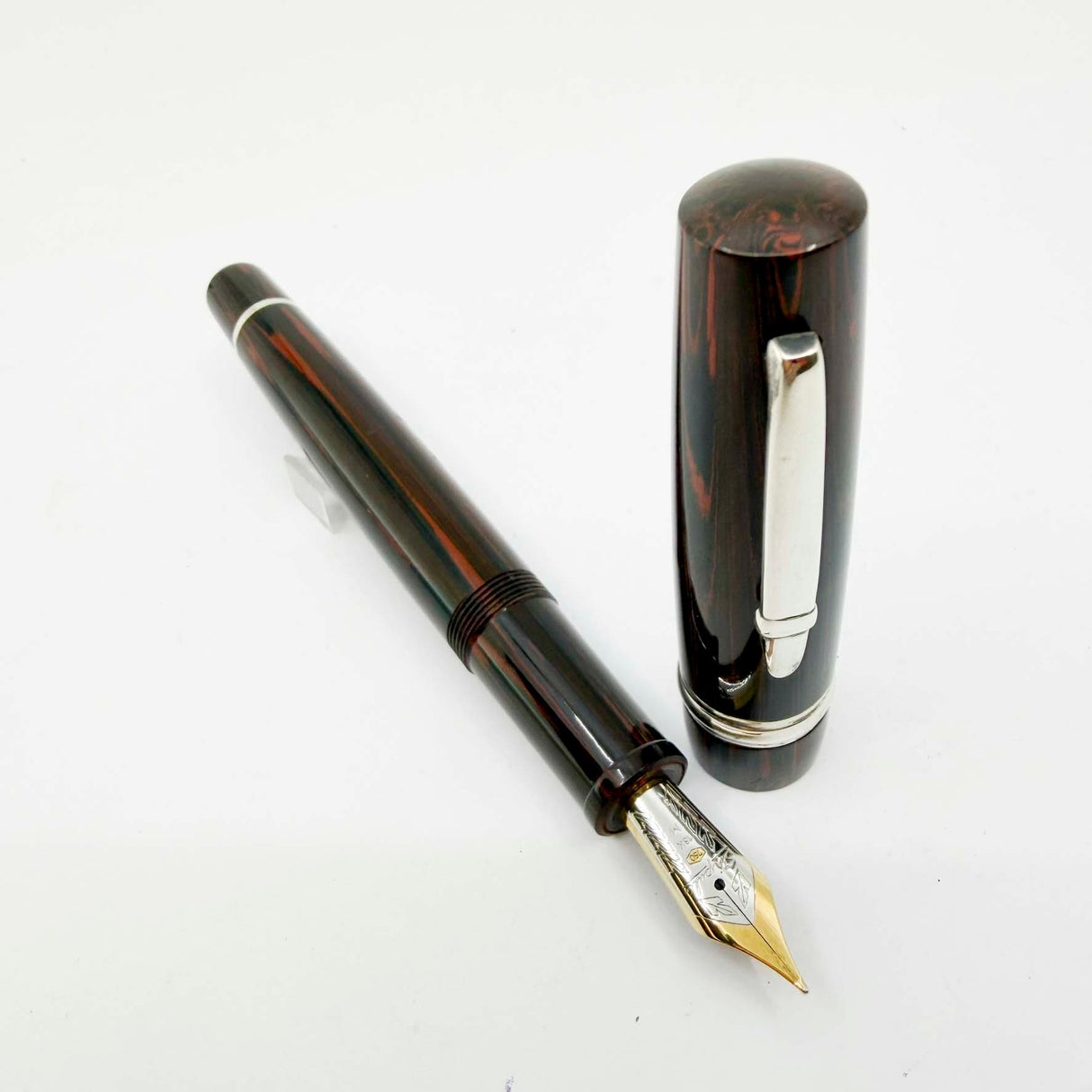 Stipula Novecento Woodgrain Ebonite Fountain Pen - Medium 18kt Gold Nib