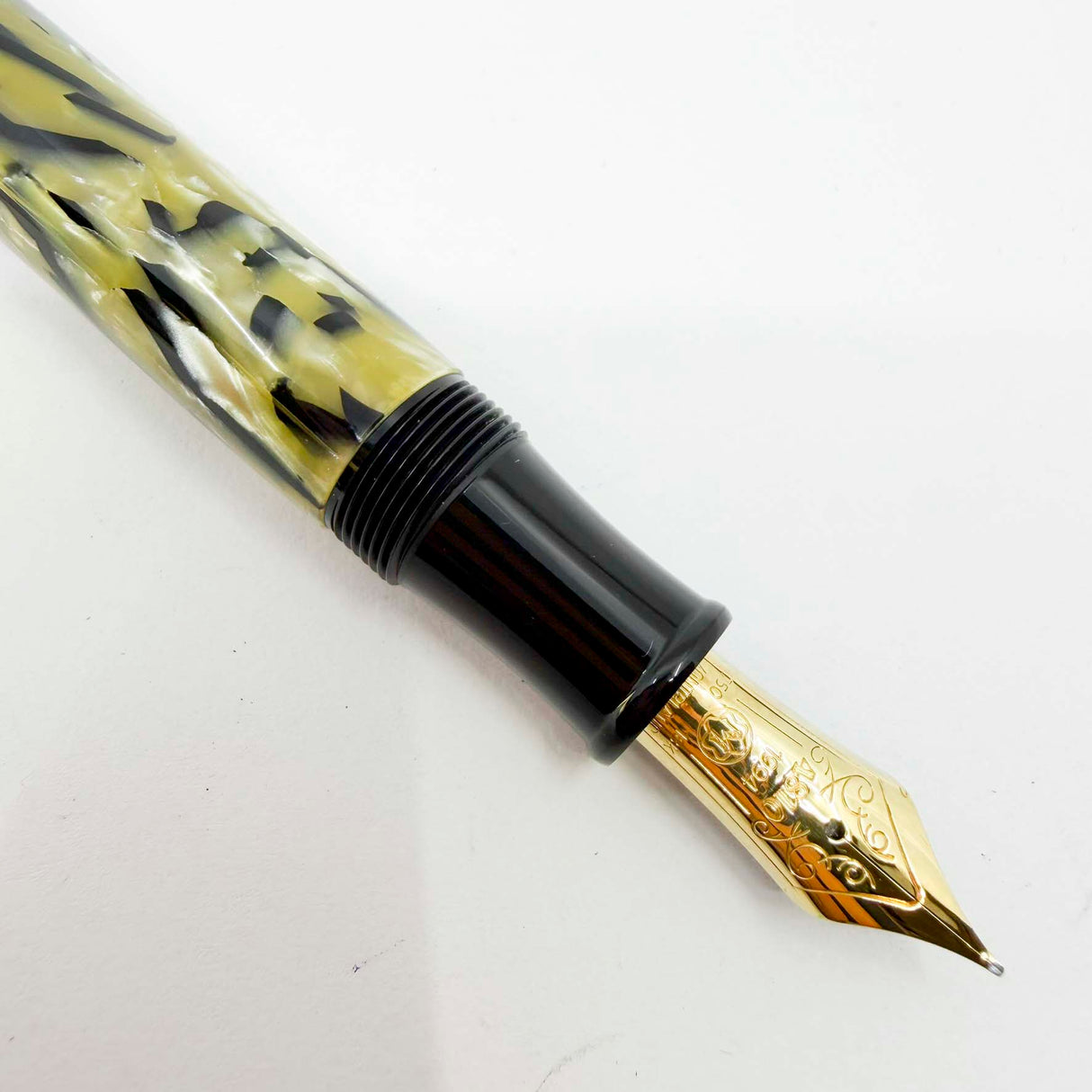Montblanc Oscar Wilde Writer Series Limited Edition Fountain Pen - Medium 18kt Gold Nib