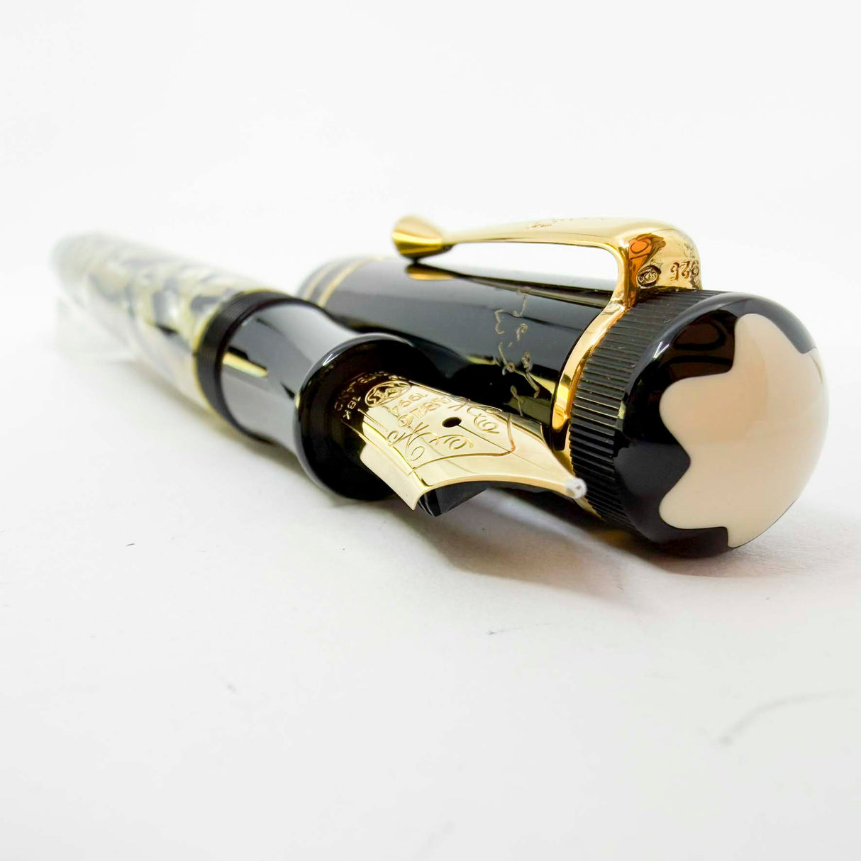 Montblanc Oscar Wilde Writer Series Limited Edition Fountain Pen - Medium 18kt Gold Nib