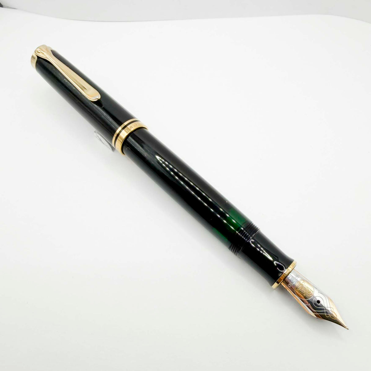 Pelikan M800 Black Fountain Pen - Fine 18kt Gold Nib