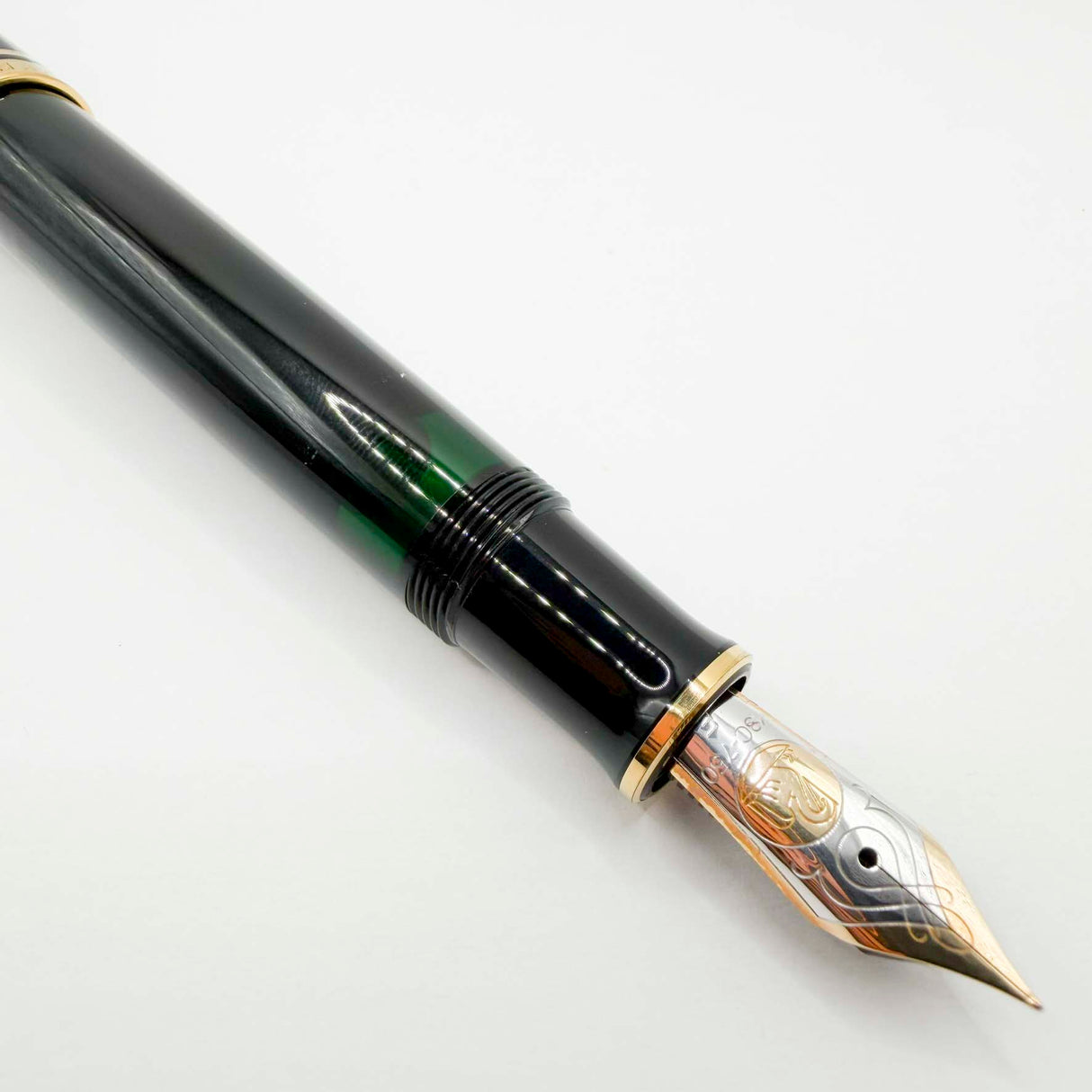 Pelikan M800 Black Fountain Pen - Fine 18kt Gold Nib