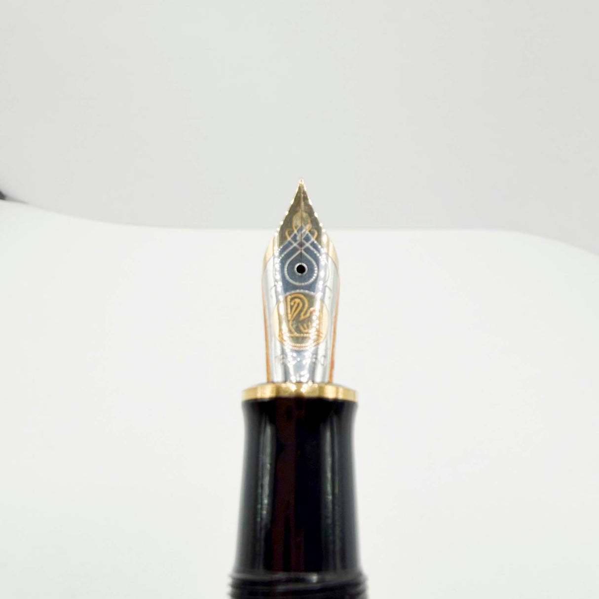 Pelikan M800 Black Fountain Pen - Fine 18kt Gold Nib