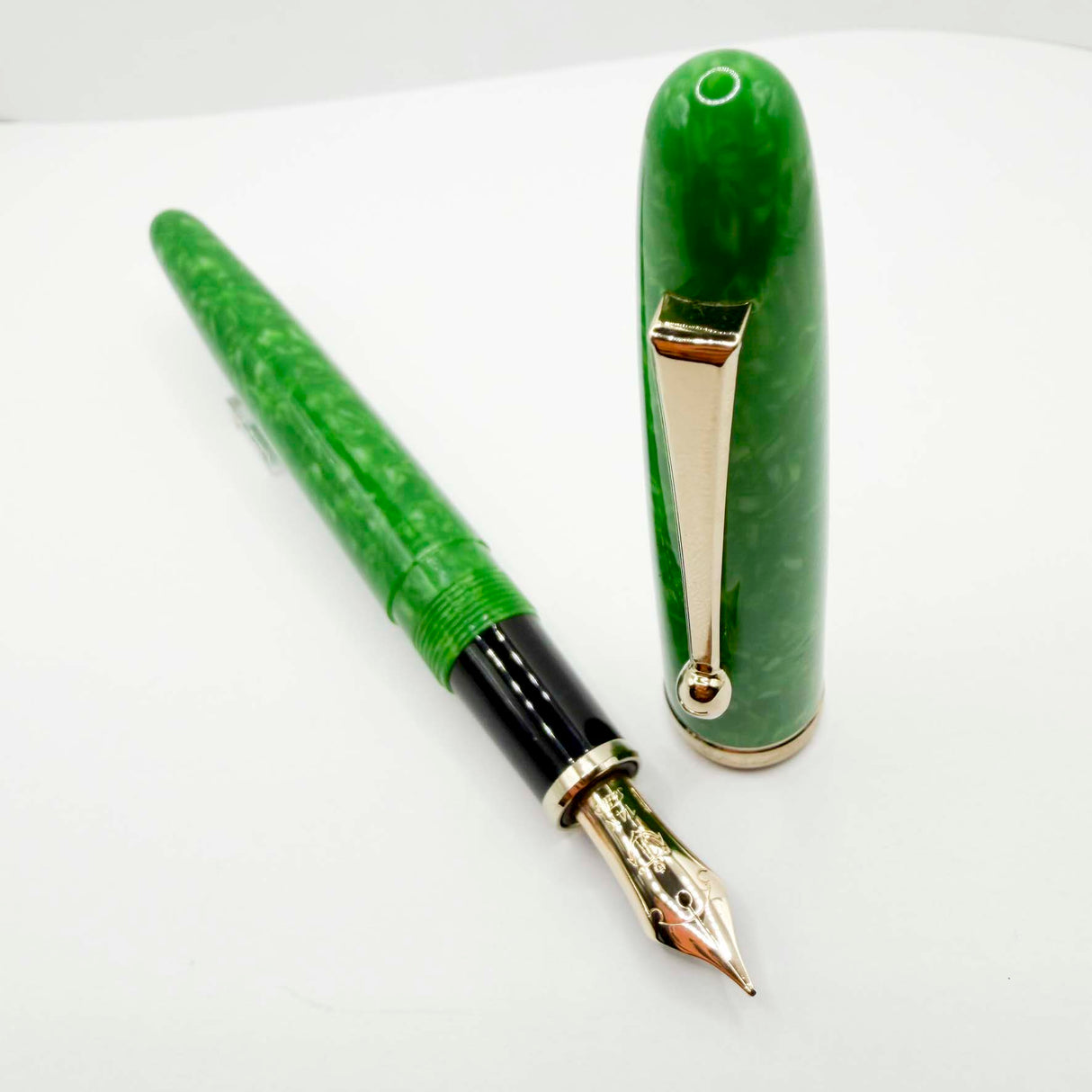 Sailor Magellan Marbled Green Jade Fountain Pen - Broad 14kt Gold Nib