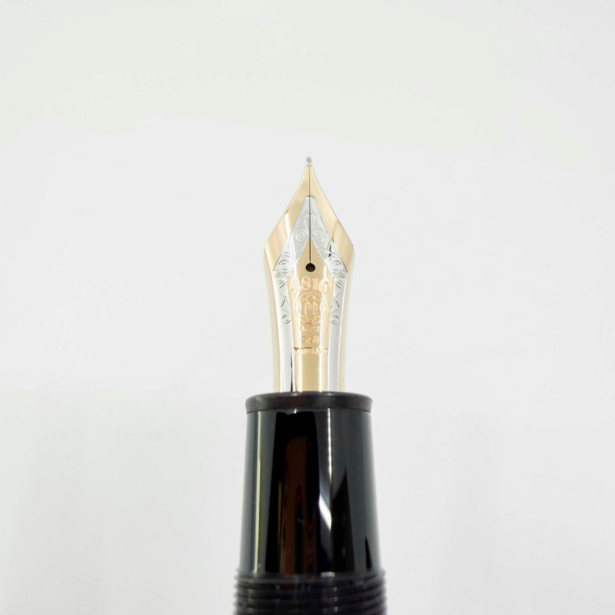 Montblanc Meisterstuck #149 (Largest) Red Gold-Coated Fountain Pen   -   Fine 18kt Gold Nib