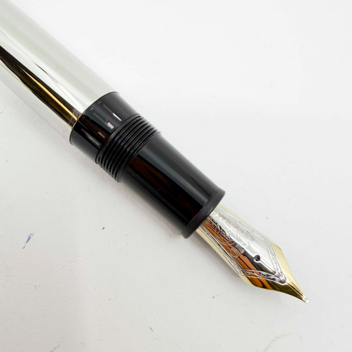 Montblanc Meisterstuck Solitaire Stainless Steel Le Grand 146 Fountain Pen (No Pattern) - Medium 18kt Gold Nib