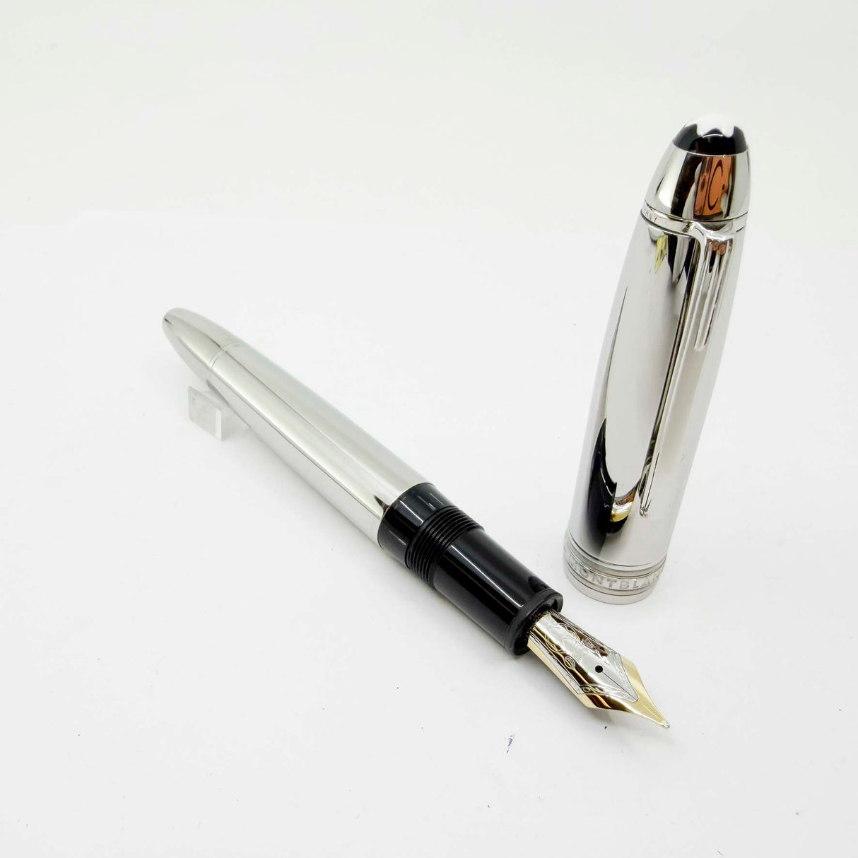 Montblanc Meisterstuck Solitaire Stainless Steel Le Grand 146 Fountain Pen (No Pattern) - Medium 18kt Gold Nib