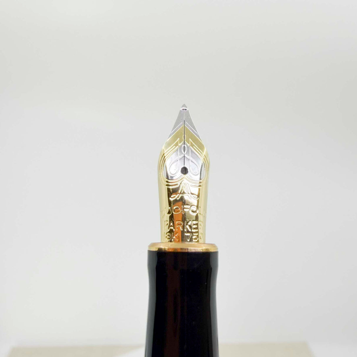 Parker Duofold International (Standard Size) Lustrous Pearl & Black Fountain Pen  - Medium 18kt Gold Nib