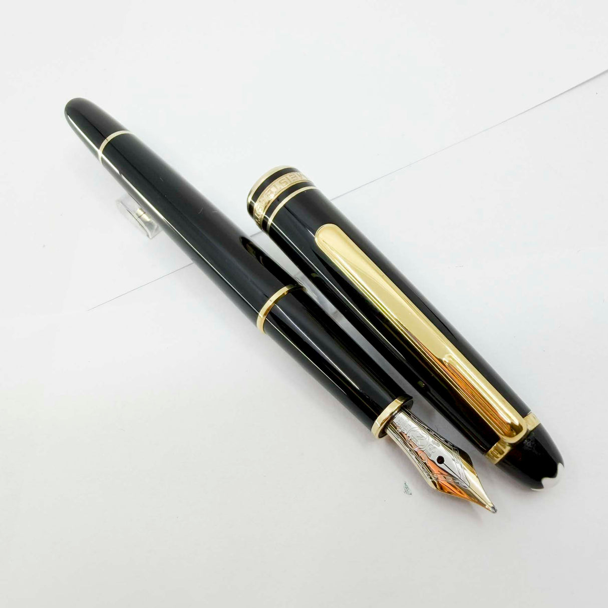 Montblanc Classique #144 Black Resin Fountain Pen  - Medium  14kt Gold Nib