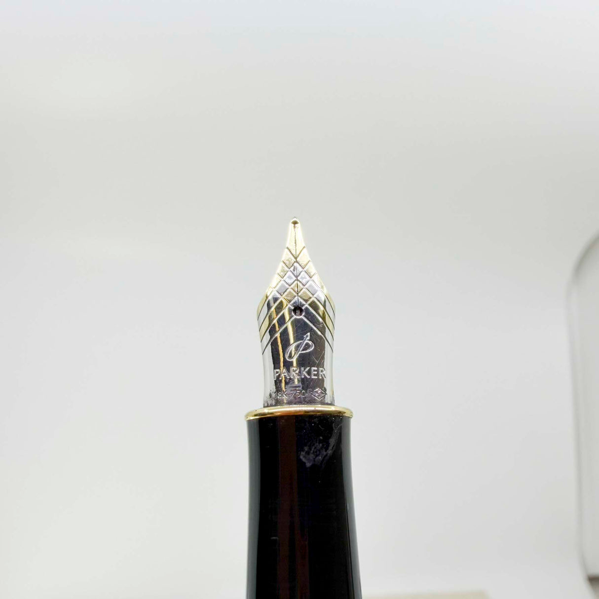 Parker Sonnet Sterling Silver Cisele Cross Hatch Fountain Pen -  Fine 18kt Gold Nib