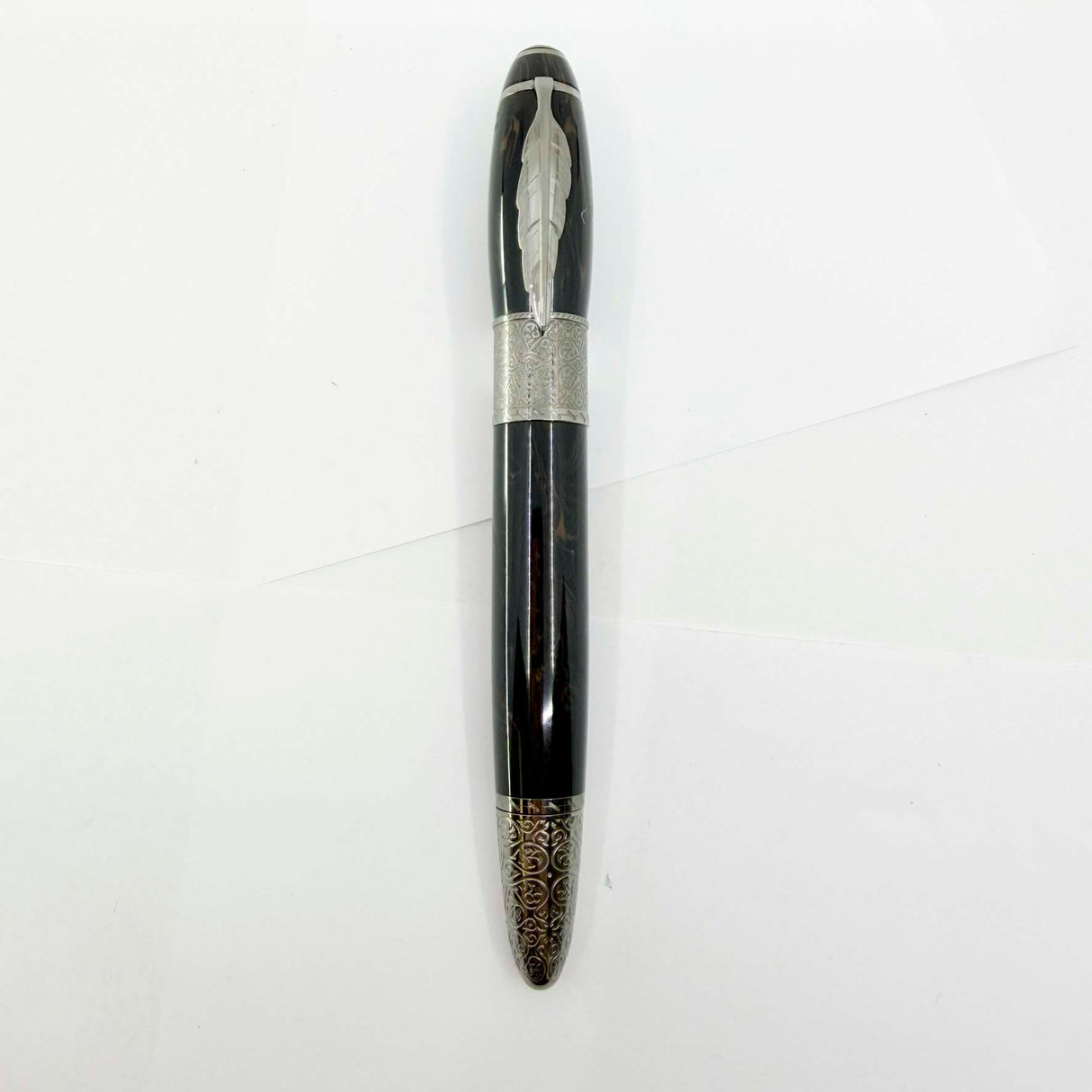 Montblanc Daniel Defoe Writer Series Limited Edition Fountain Pen   -  Fine 18kt Gold Nib