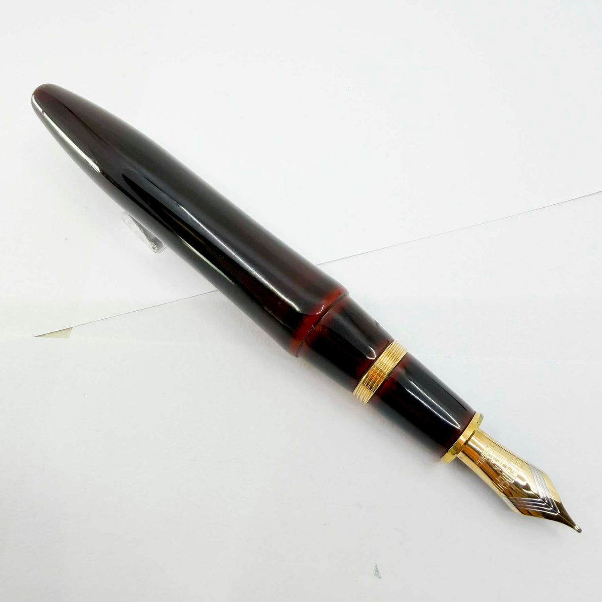 Platinum Izumo Urushi Aka-tame(Red) Hand Painted Lacquer Oversized Fountain Pen  - Broad 18kt Gold Nib
