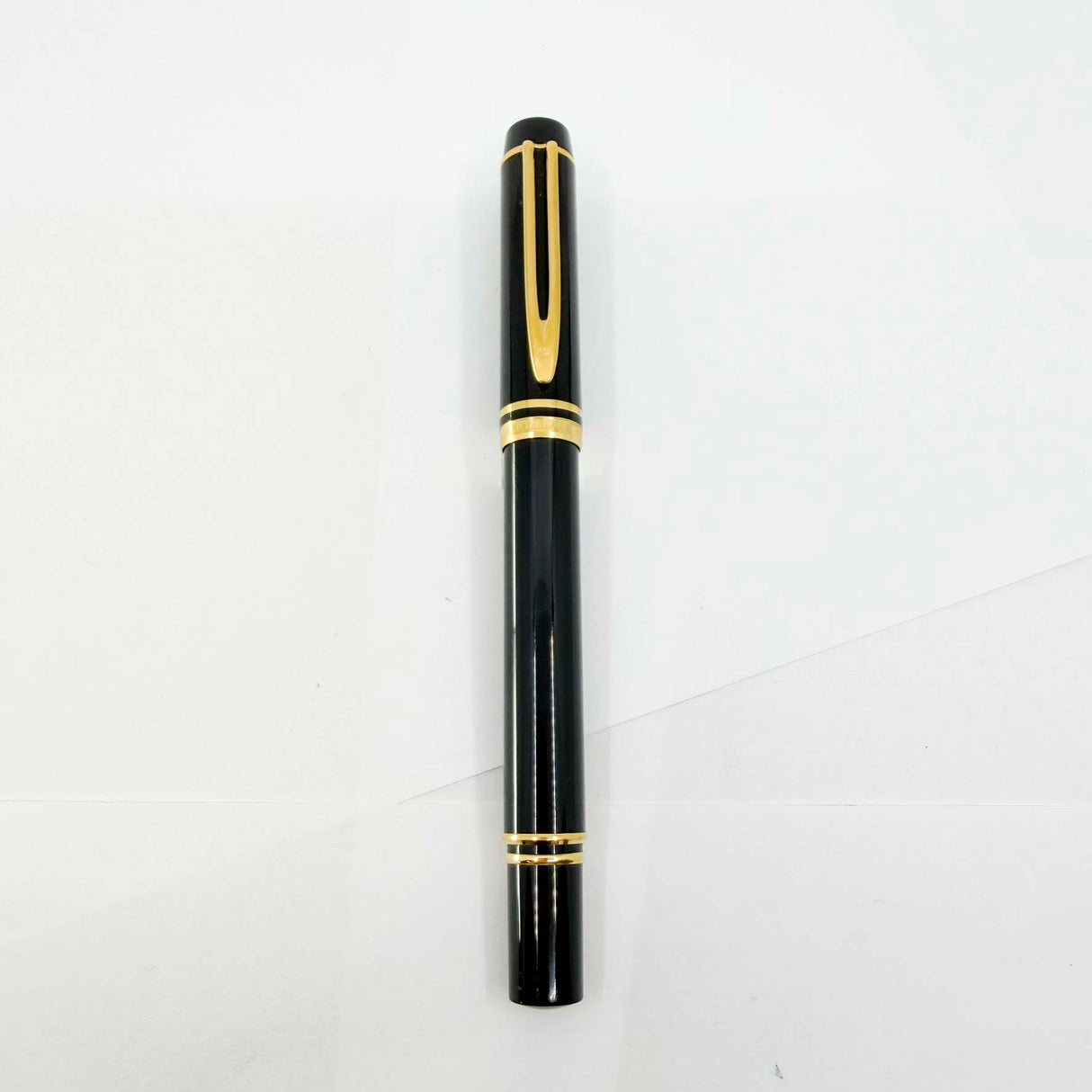 Waterman Man 100 Black Fountain Pen - Fine 18kt Gold Nib