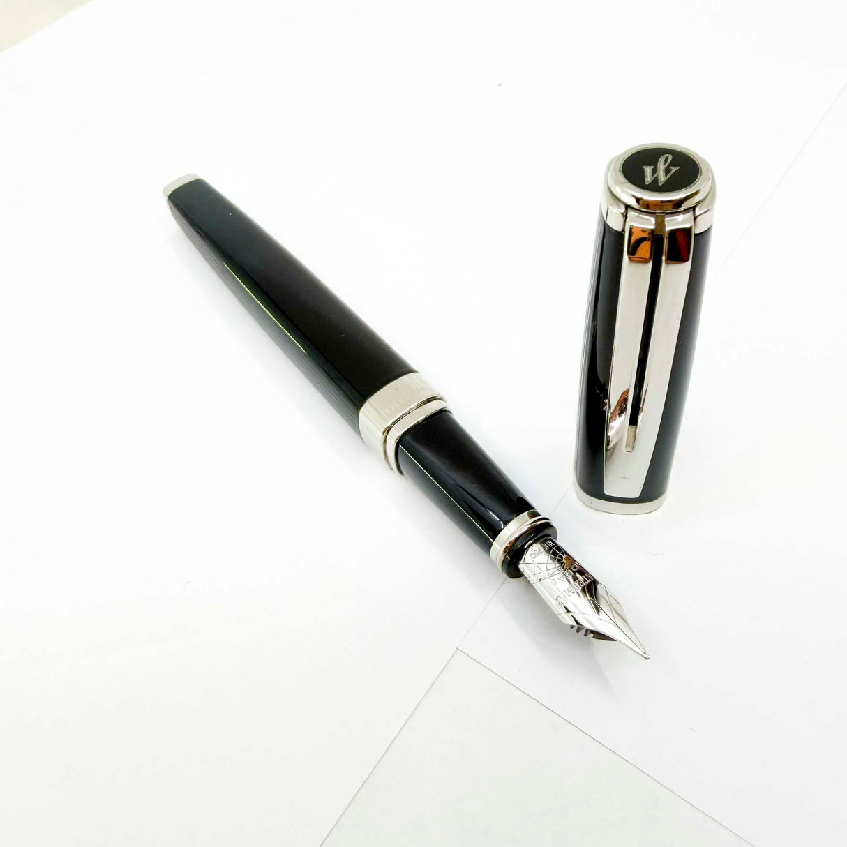 Waterman Oversized Exception Black Fountain Pen - Alternating Sides of Charcoal Stripes -Medium 18kt Gold Nib (Copy)