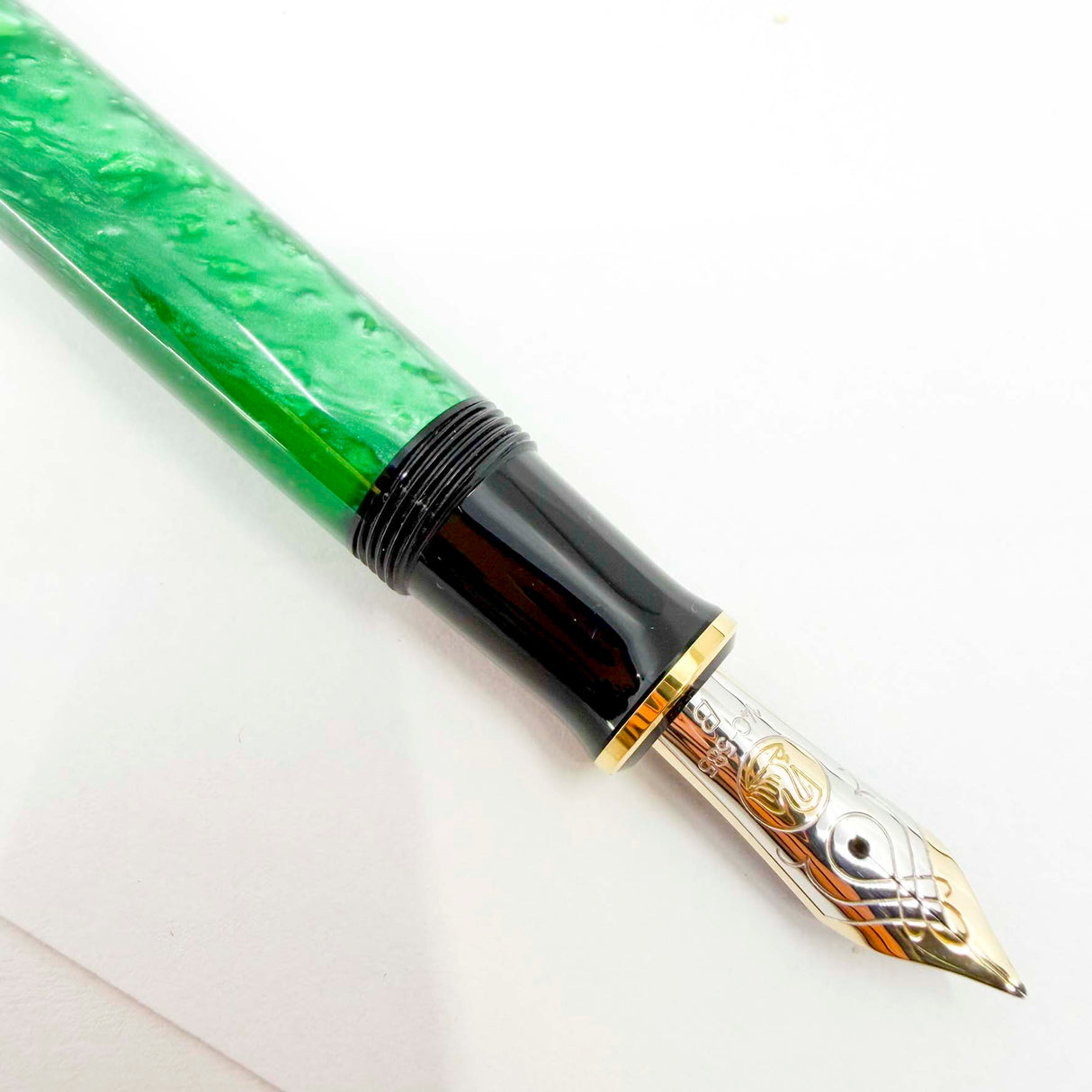 Pelikan Souveran M600 Marbled Vibrant Green Special Edition Fountain  Pen  - Broad 14kt  Gold Nib