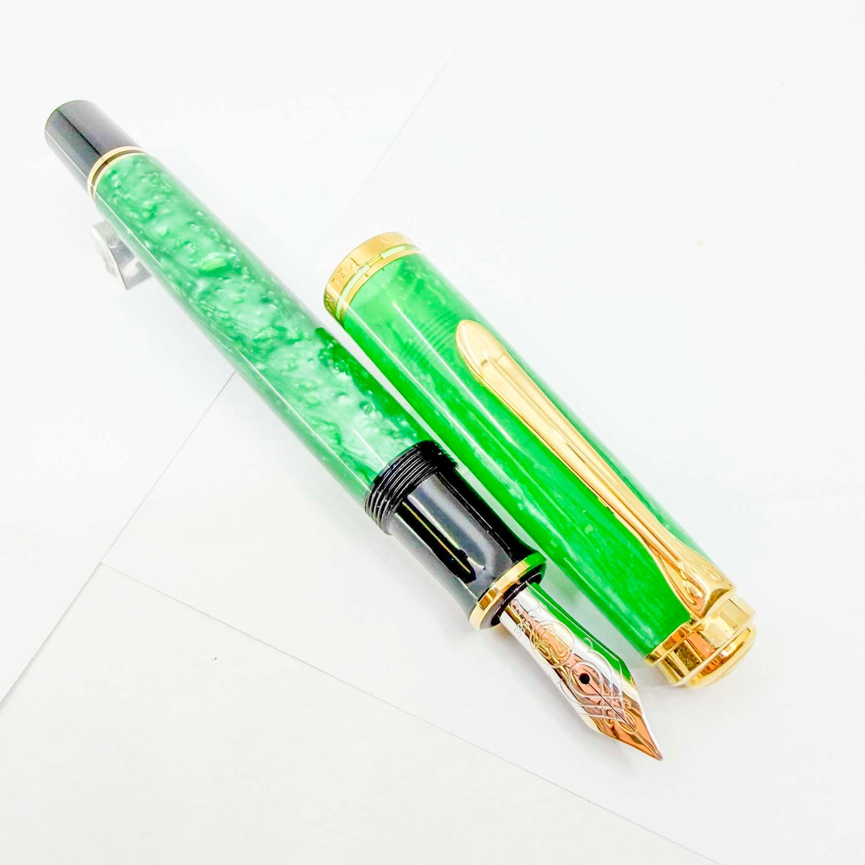 Pelikan Souveran M600 Marbled Vibrant Green Special Edition Fountain  Pen  - Broad 14kt  Gold Nib