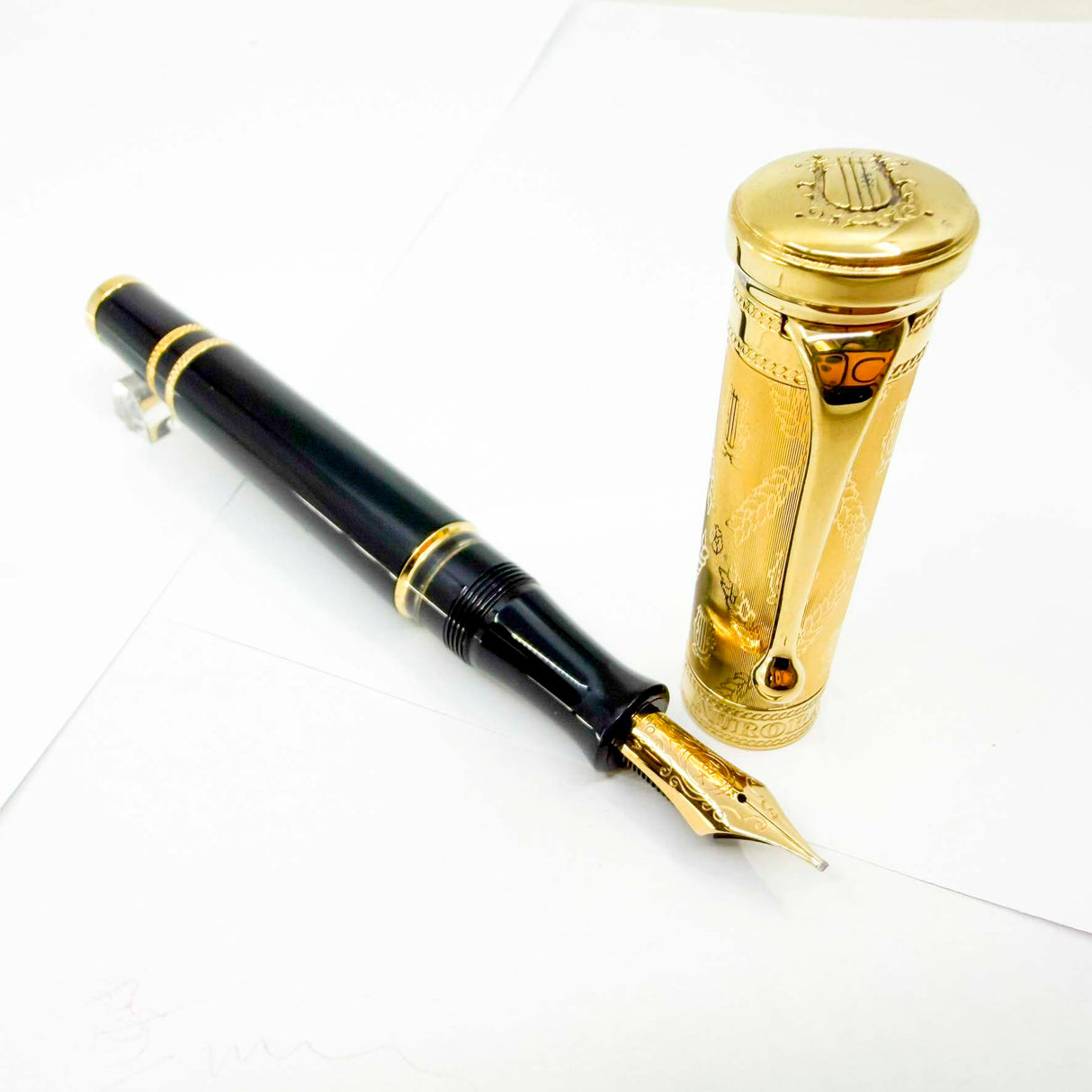 Aurora Guisseppe Verdi "Opera Doue"  Limited Edition Fountain Pen - Medium Italic 18kt Gold Nib