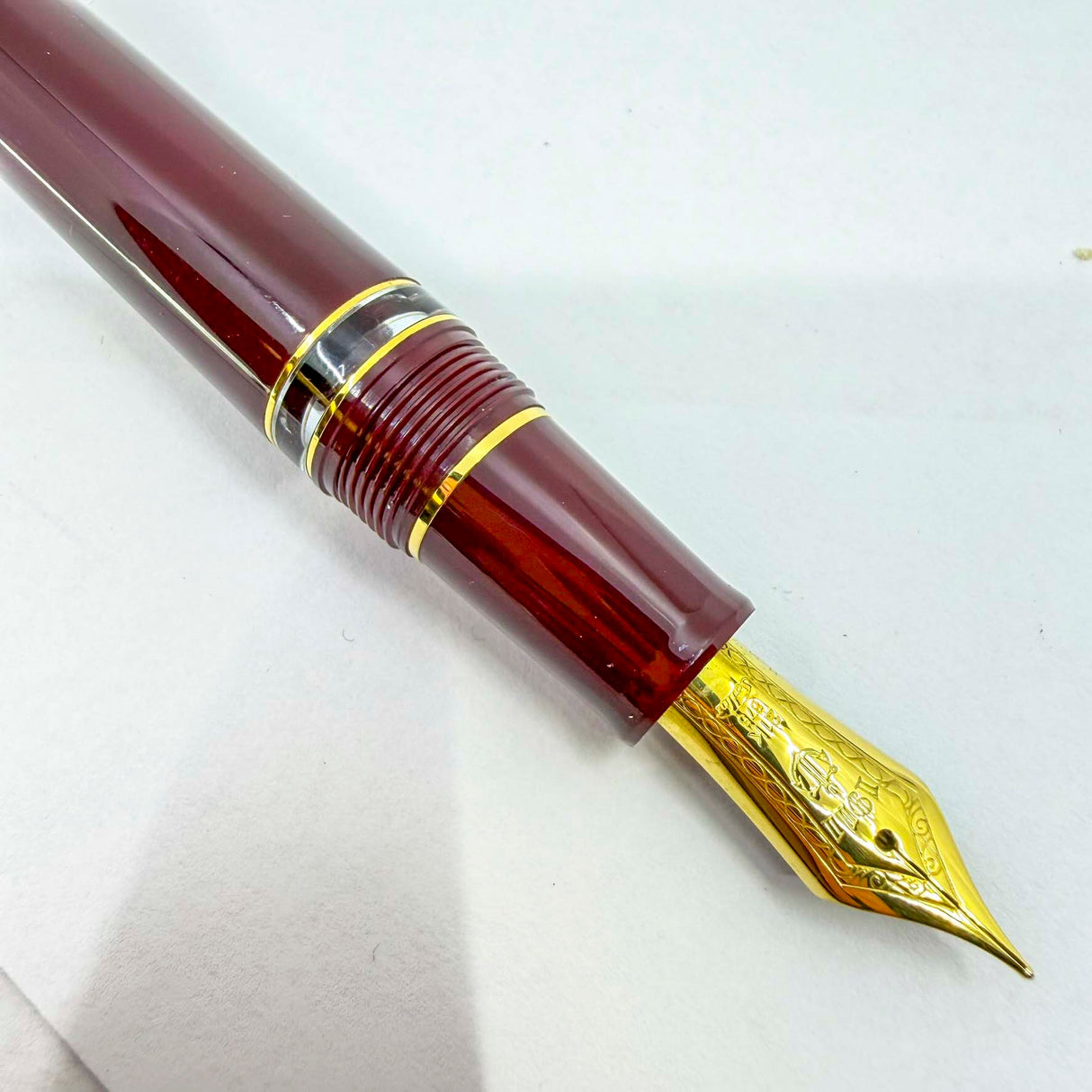 Sailor 1911 Maroon REALO Gold-Plated Trim Fountain Pen - Medium 21kt Gold Nib