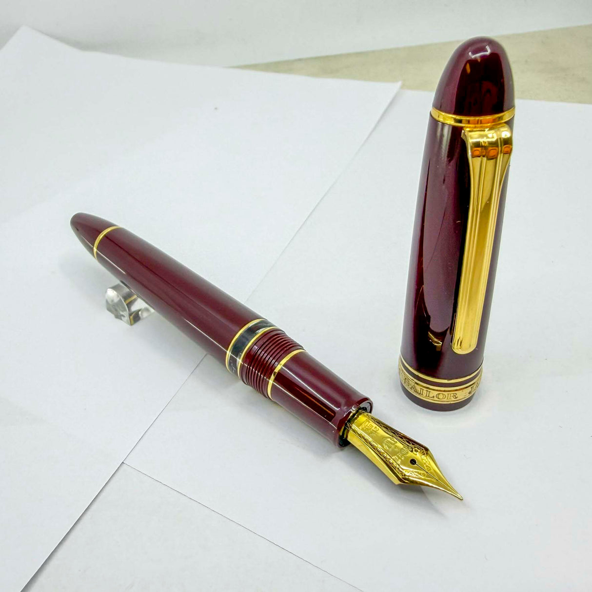 Sailor 1911 Maroon REALO Gold-Plated Trim Fountain Pen - Medium 21kt Gold Nib