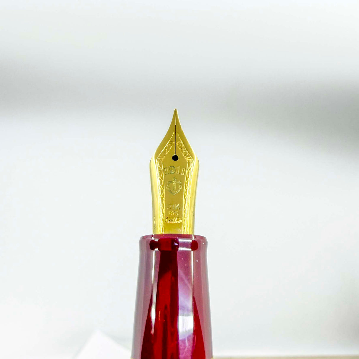 Sailor 1911 Maroon REALO Gold-Plated Trim Fountain Pen - Medium 21kt Gold Nib