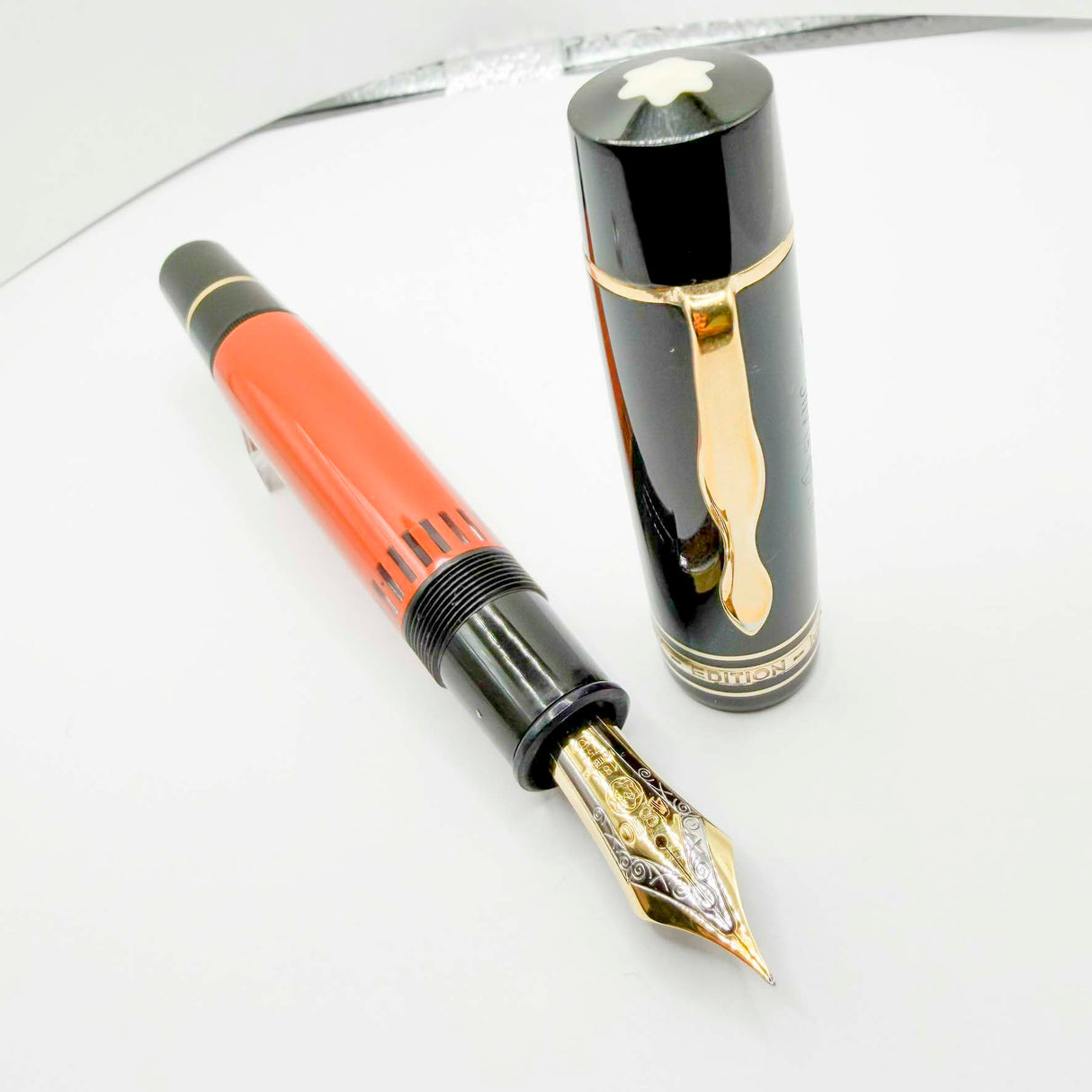 Montblanc Ernest Hemingway Writers Series Limited Edition Fountain Pen  - Fine 18kt Gold Nib