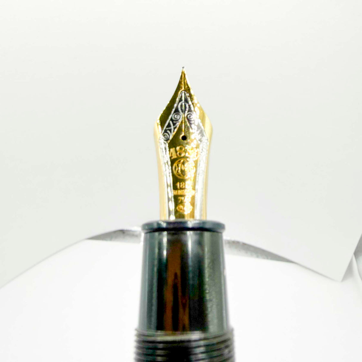 Montblanc Ernest Hemingway Writers Series Limited Edition Fountain Pen  - Fine 18kt Gold Nib
