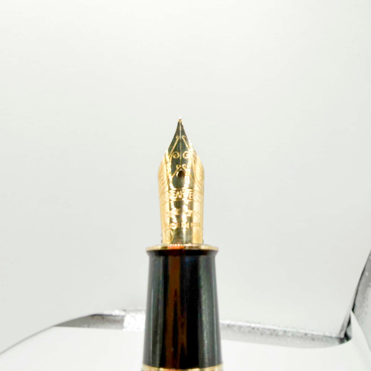 Sheaffer Solid Blue Connaisseur Fountain Pen - Medium 18kt Gold Nib