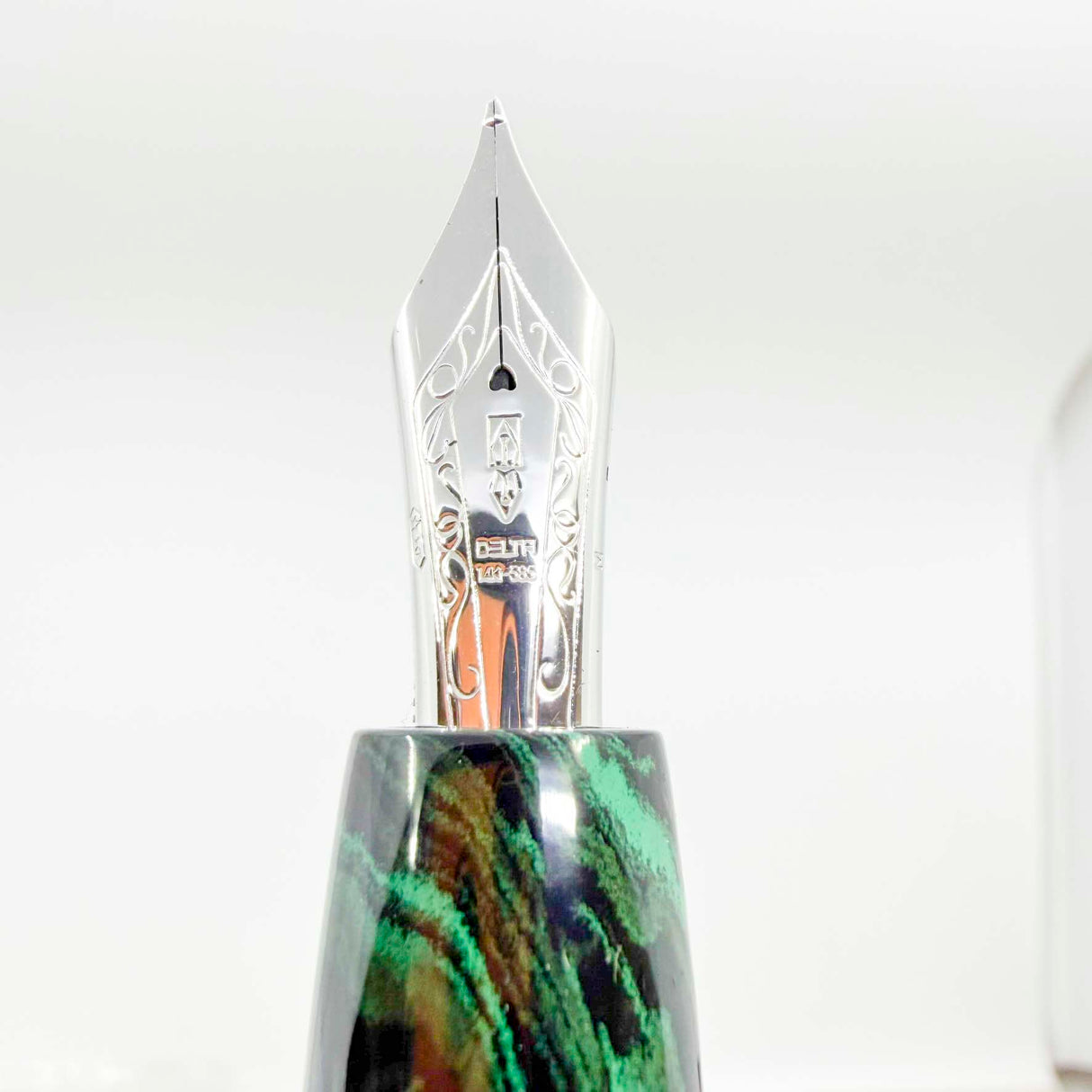 Delta Roma Imperiale Oversized Green/Black Ebonite Fountain Pen - Overized Medium 14kt Gold Nib (Copy)