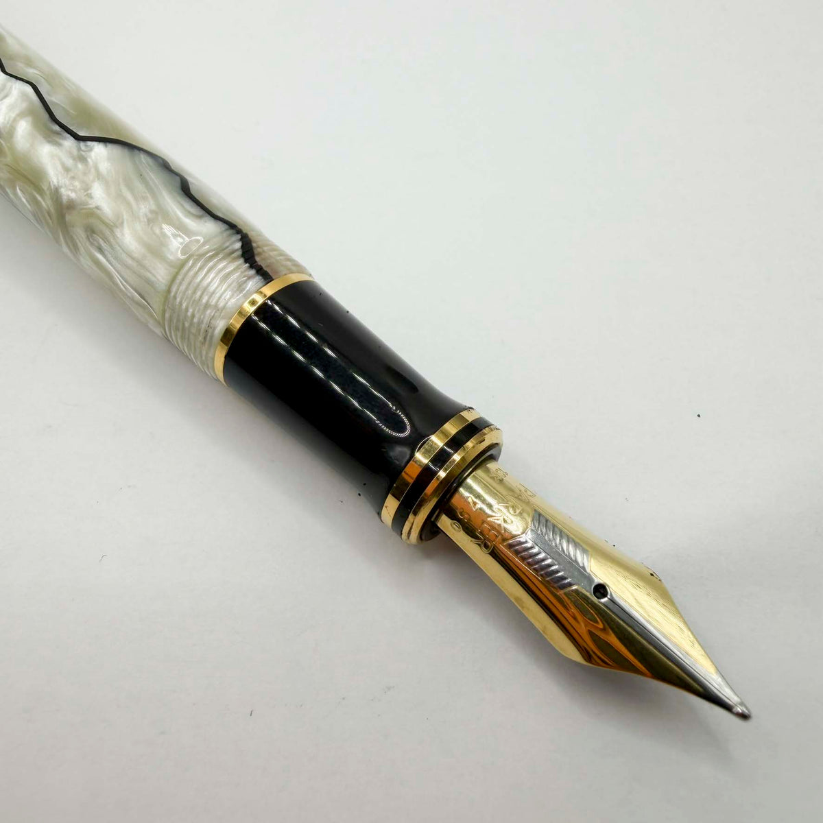 Parker Duofold Centennial (Largest Size) Lustrous  Pearl & Black Fountain Pen  - Medium 18kt Gold Nib