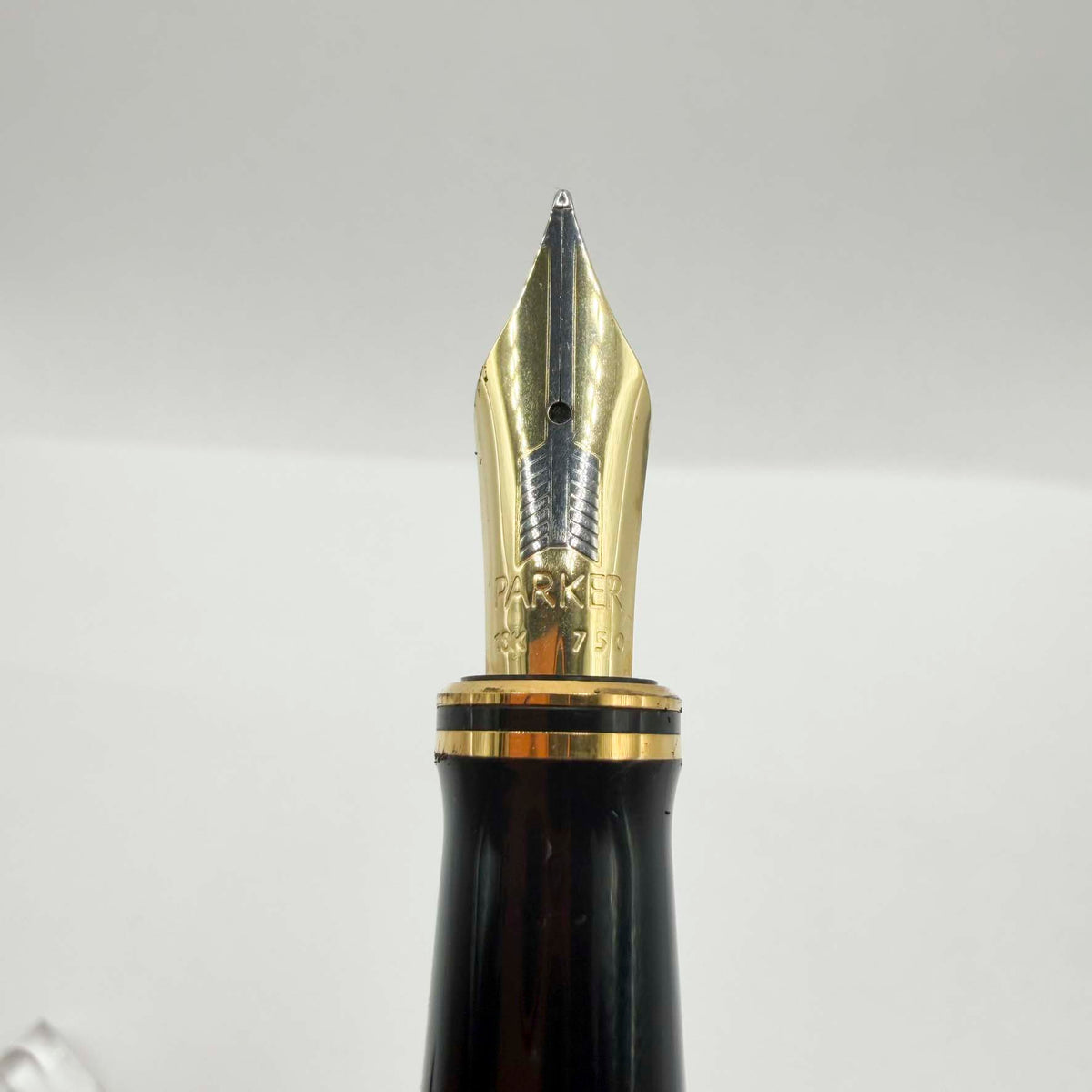 Parker Duofold Centennial (Largest Size) Lustrous  Pearl & Black Fountain Pen  - Medium 18kt Gold Nib