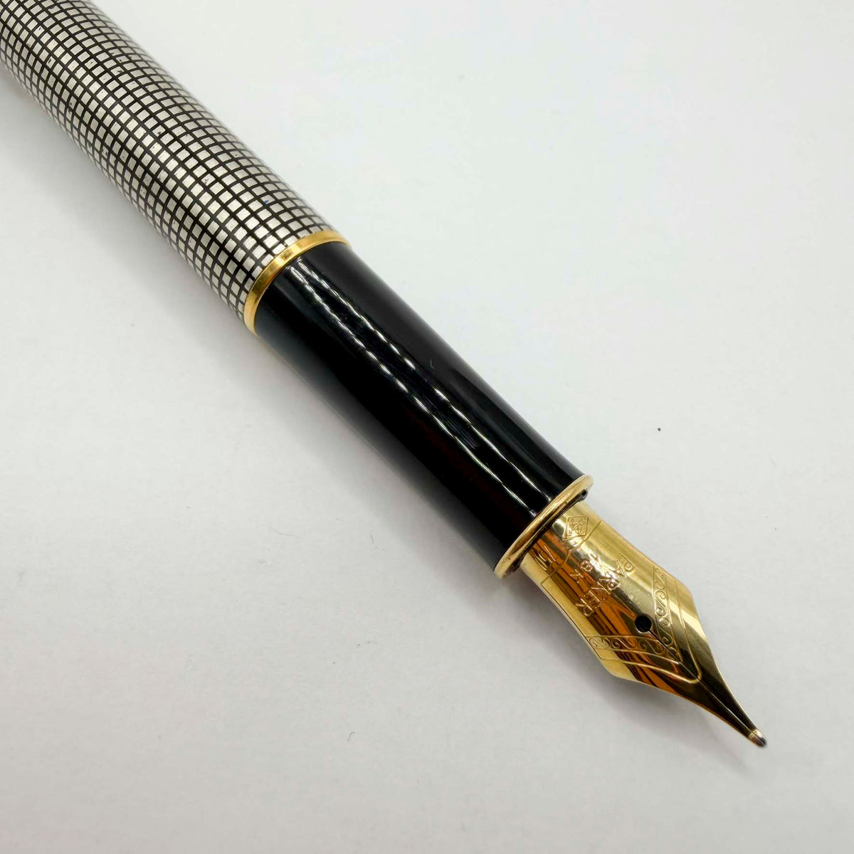 Parker Sonnet Sterling Silver Cisele Cross Hatch Fountain Pen - Medium 18kt Gold Nib