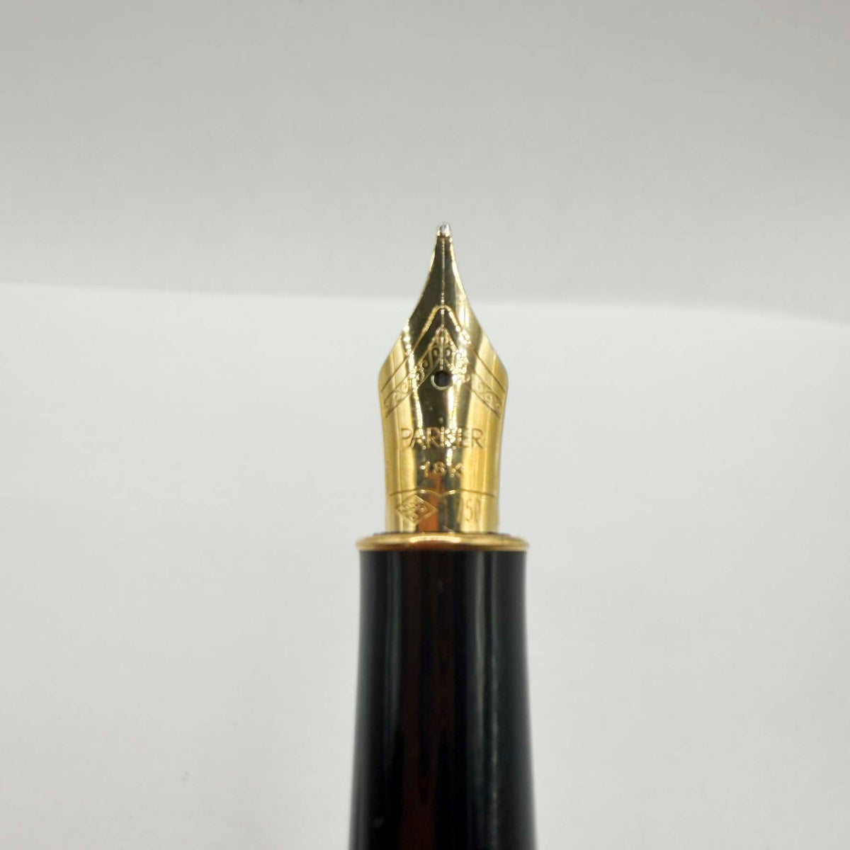 Parker Sonnet Sterling Silver Cisele Cross Hatch Fountain Pen - Medium 18kt Gold Nib