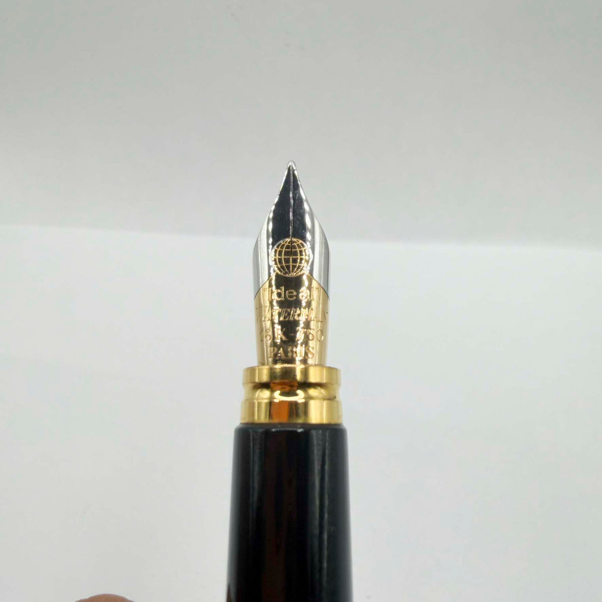 Waterman  Man 100 Opera Black Chased Fountain Pen - Medium 18kt Gold Nib