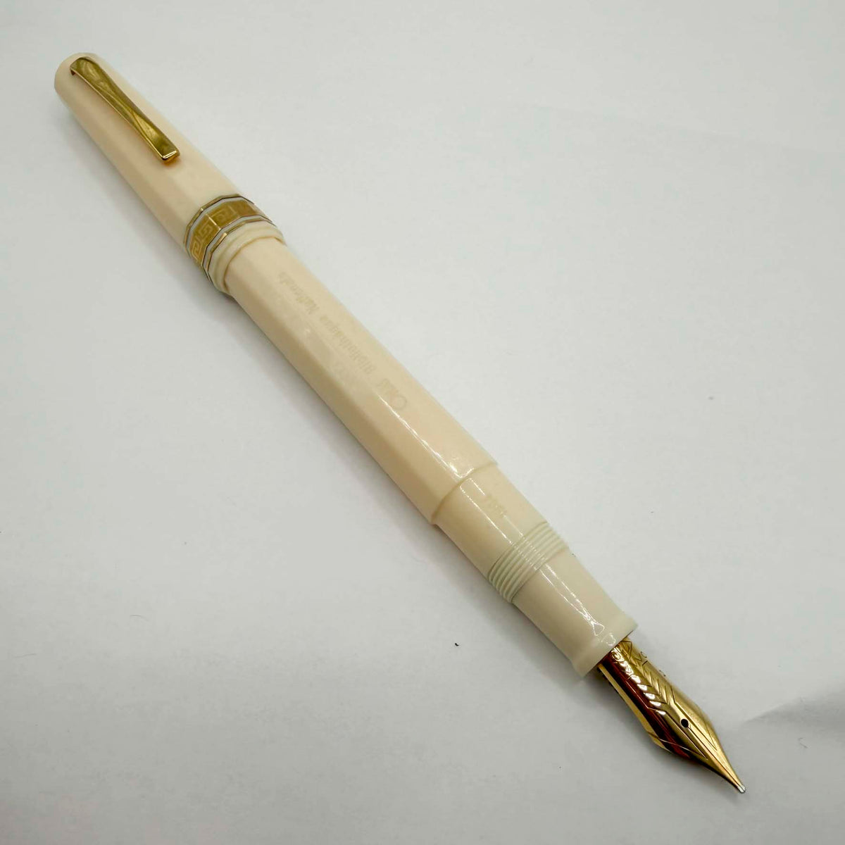 OMAS Ivory Vegetal Resin Bibliotheque Nationale Fountain Pen - Medium 18kt Gold Nib