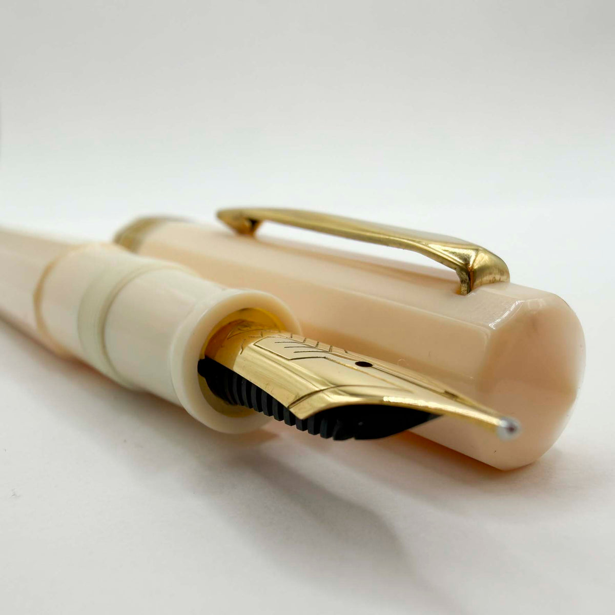 OMAS Ivory Vegetal Resin Bibliotheque Nationale Fountain Pen - Medium 18kt Gold Nib