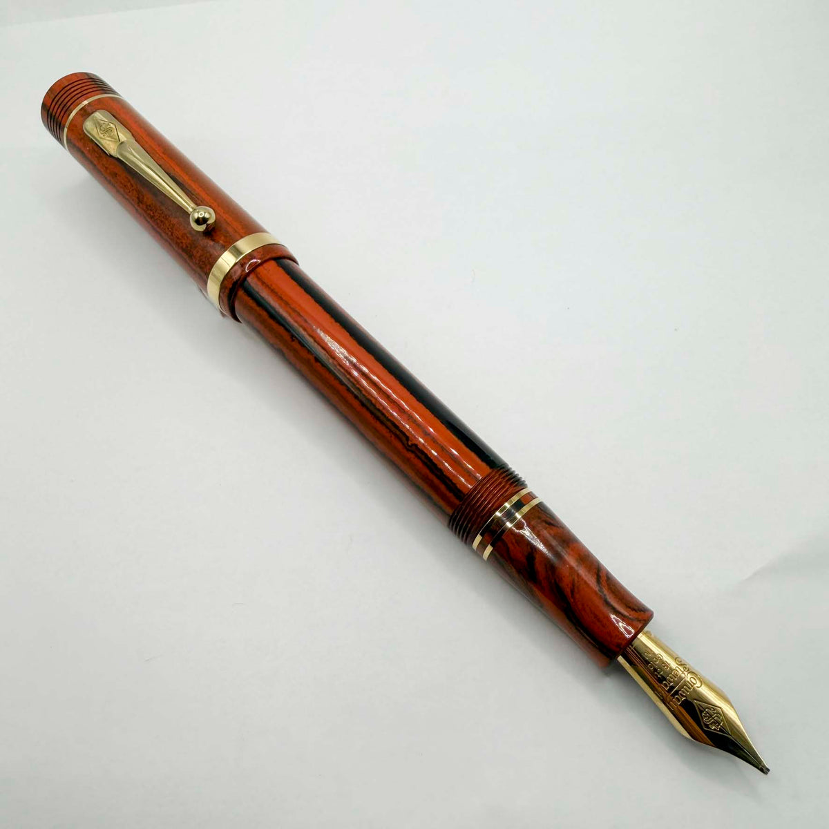 Conway Stewart Winston Churchill Woodgrain Ebonite  Fountain Pen - Medium Italic 18kt Gold Nib