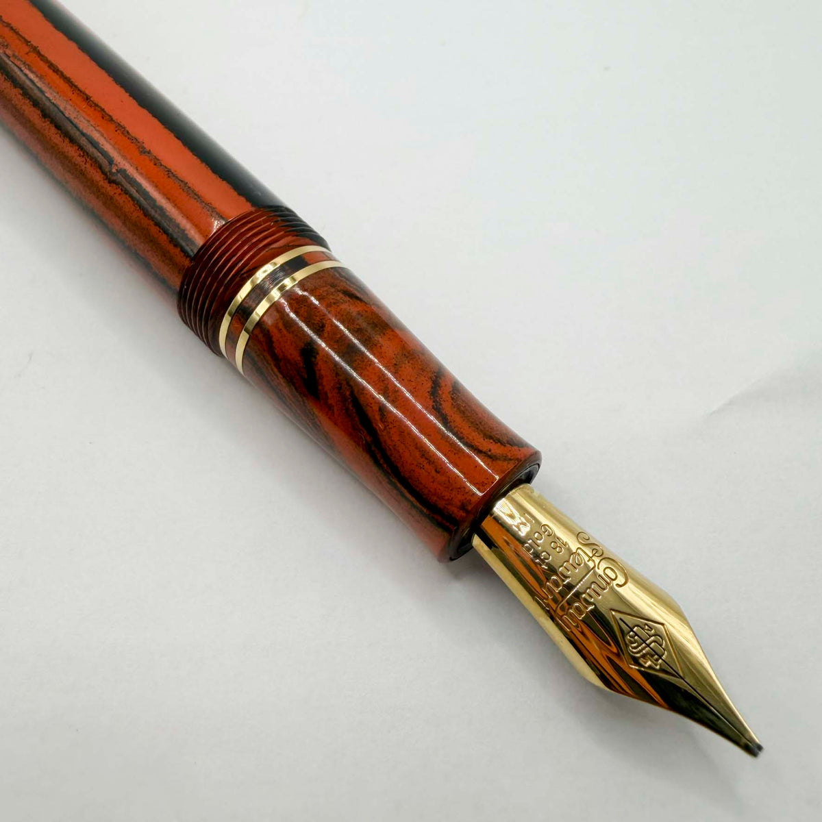 Conway Stewart Winston Churchill Woodgrain Ebonite  Fountain Pen - Medium Italic 18kt Gold Nib
