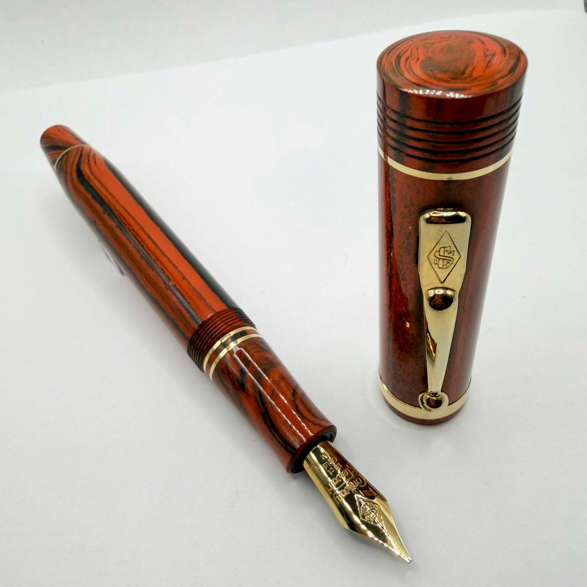 Conway Stewart Winston Churchill Woodgrain Ebonite  Fountain Pen - Medium Italic 18kt Gold Nib