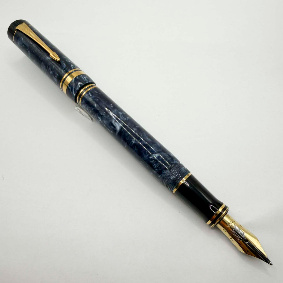 Parker Duofold Centennial (Largest) Marbled Blue  Fountain Pen - Medium #83 18kt Gold Nib (Circa 1990)