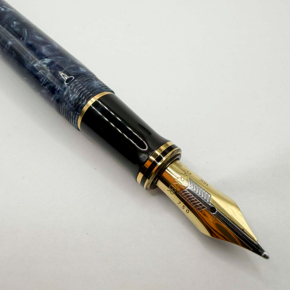 Parker Duofold Centennial (Largest) Marbled Blue  Fountain Pen - Medium #83 18kt Gold Nib (Circa 1990)