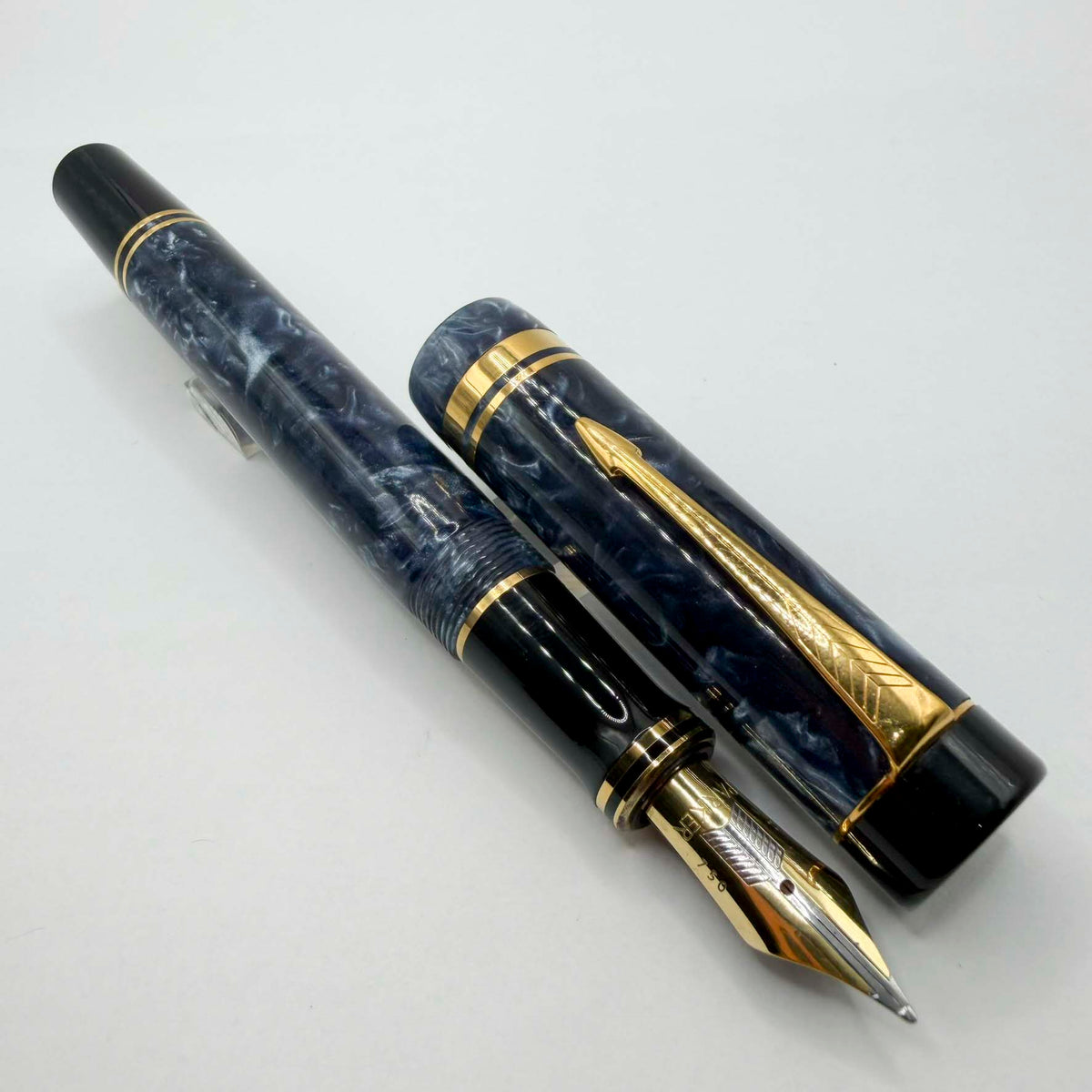 Parker Duofold Centennial (Largest) Marbled Blue  Fountain Pen - Medium #83 18kt Gold Nib (Circa 1990)